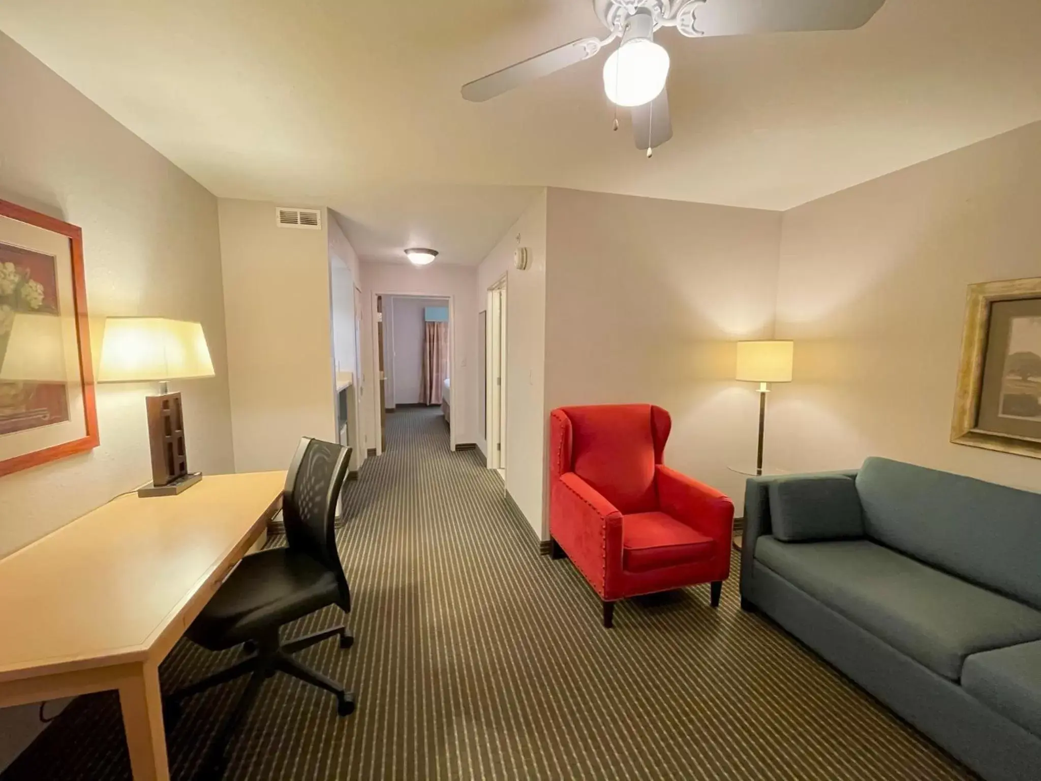 Living room, Seating Area in Zion Inn & Suites