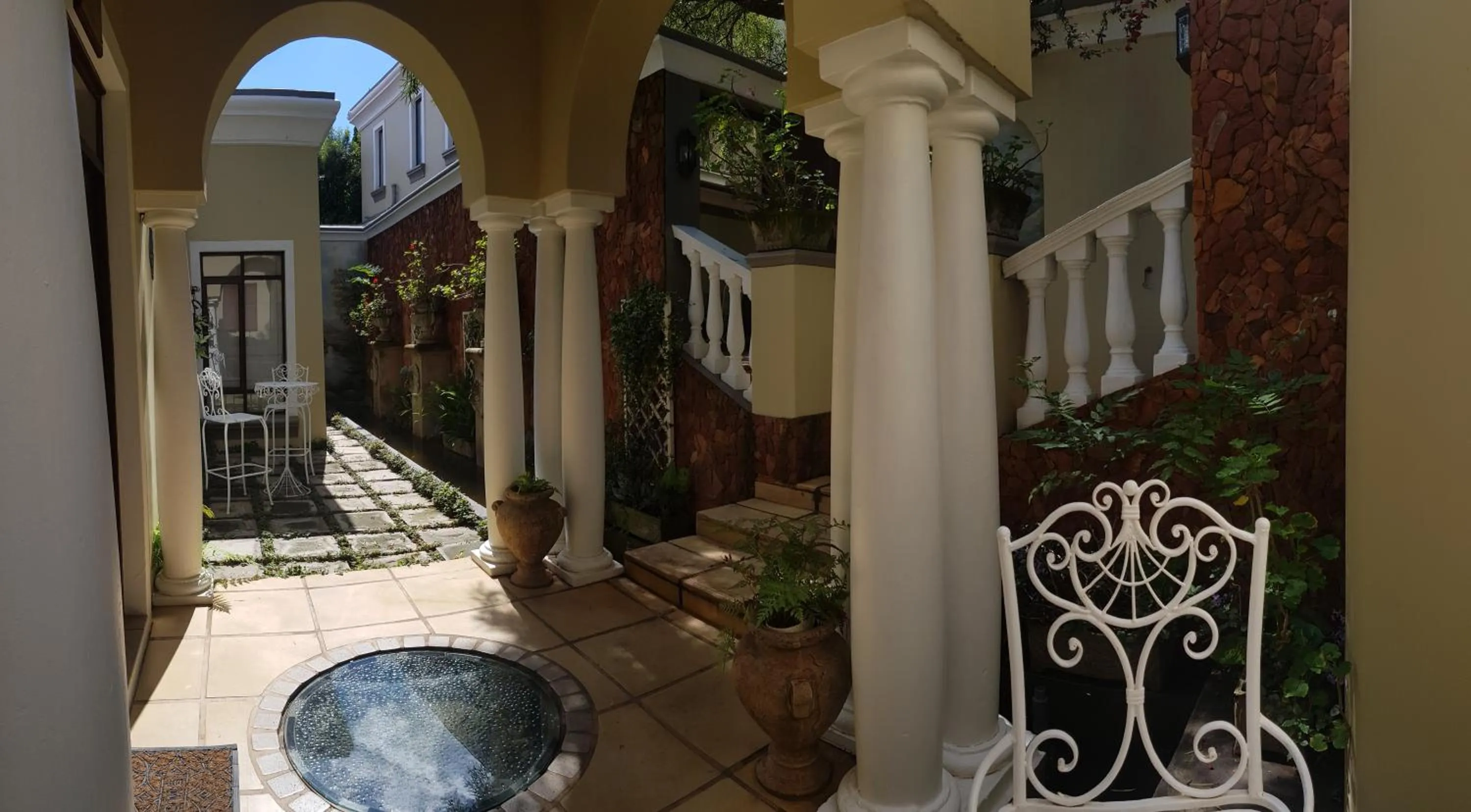 Facade/entrance in Villa Lugano Guesthouse