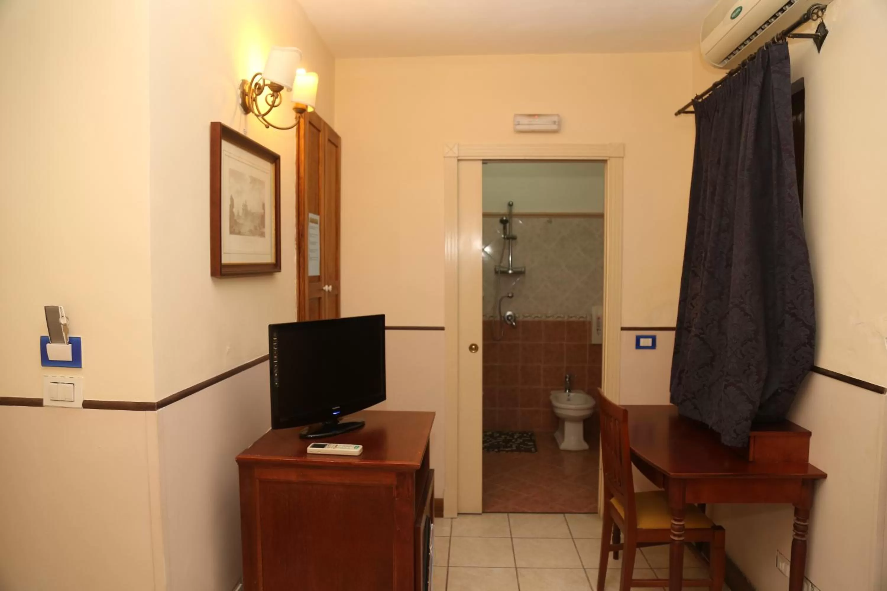 Photo of the whole room in Hotel Sangiuliano 132 centro storico Catania