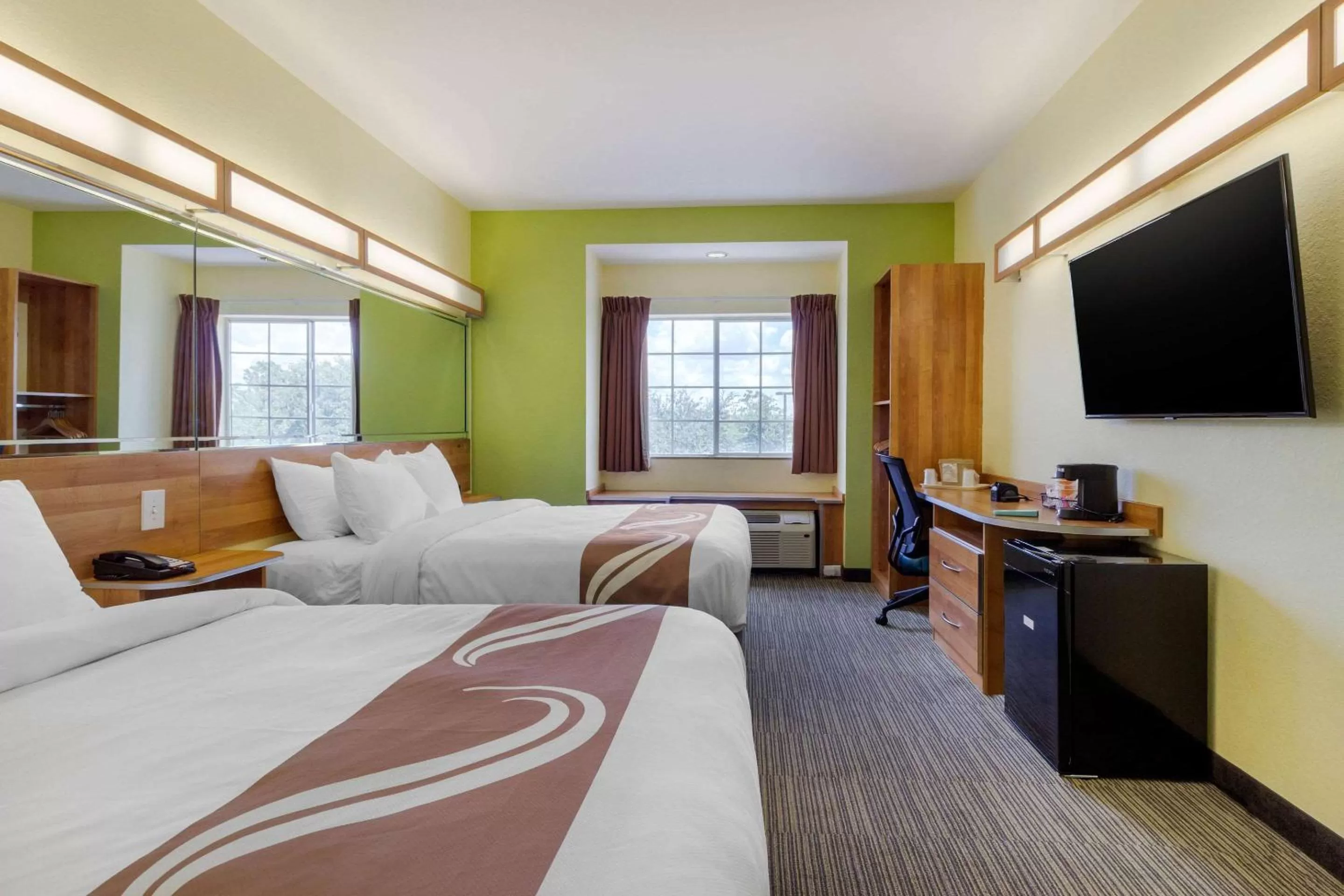 Photo of the whole room, Bed in Quality Inn & Suites Lehigh Acres Fort Myers