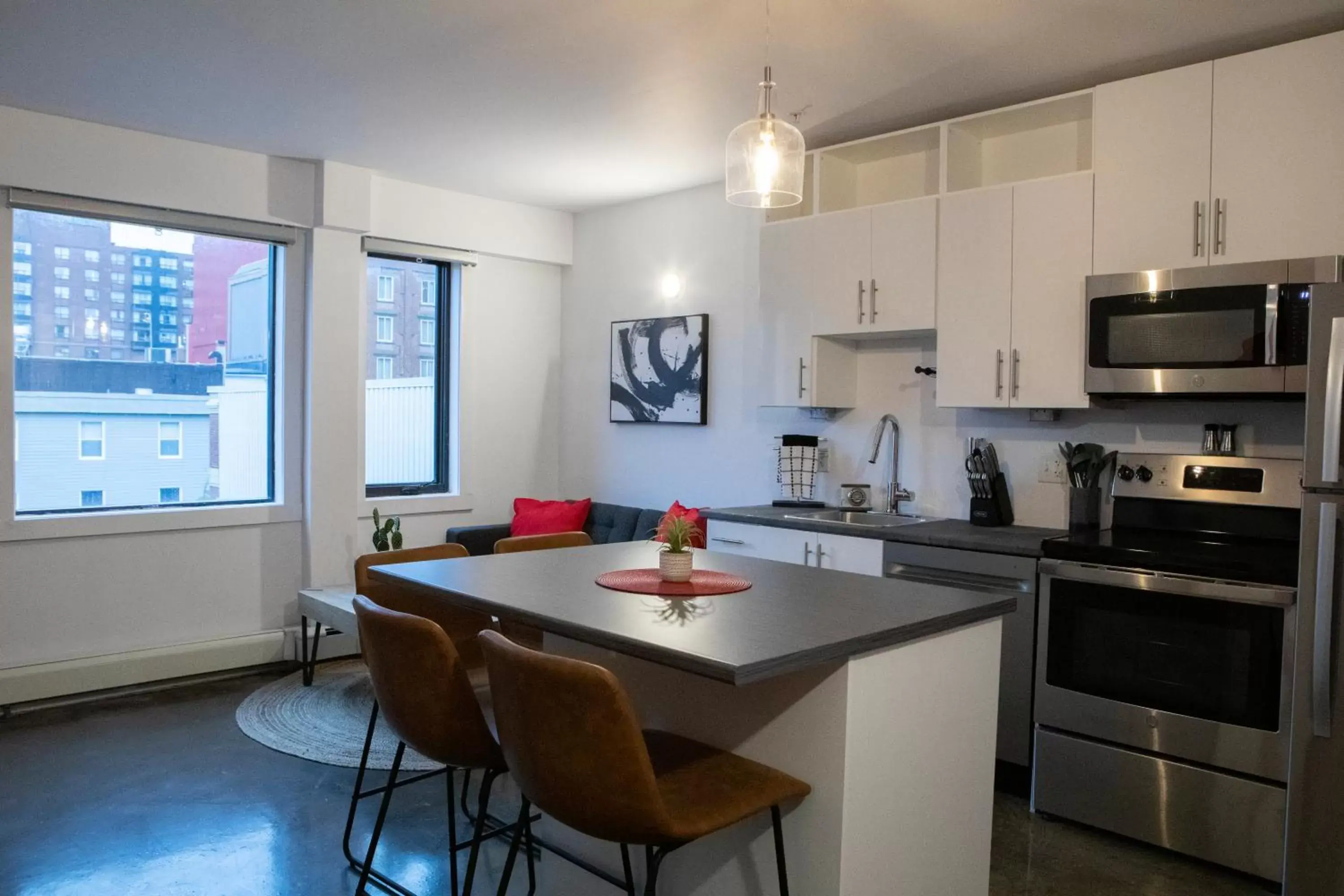 Kitchen/Kitchenette in Cameo Hotel and Suites