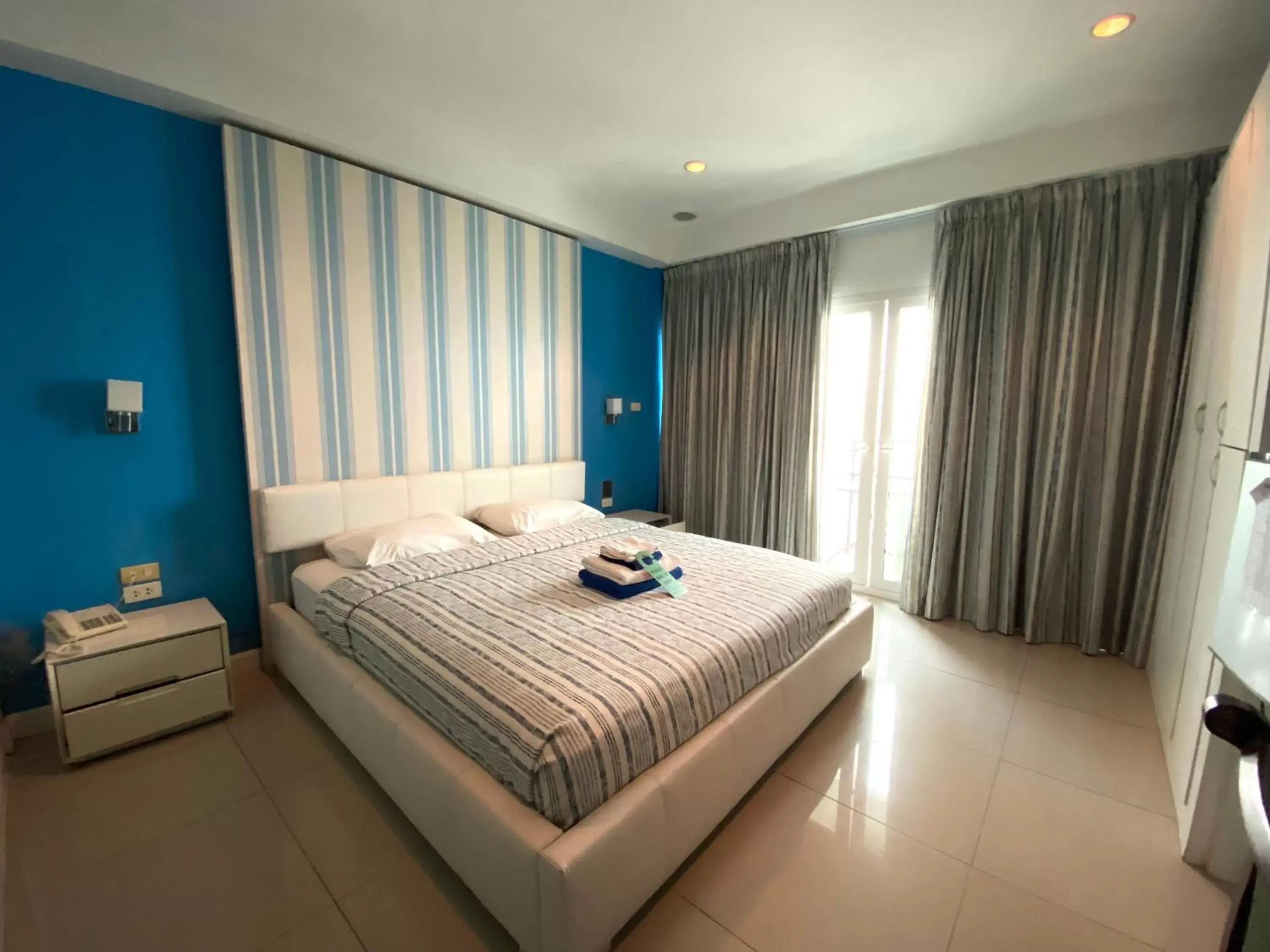 Bed in Access Inn Pattaya