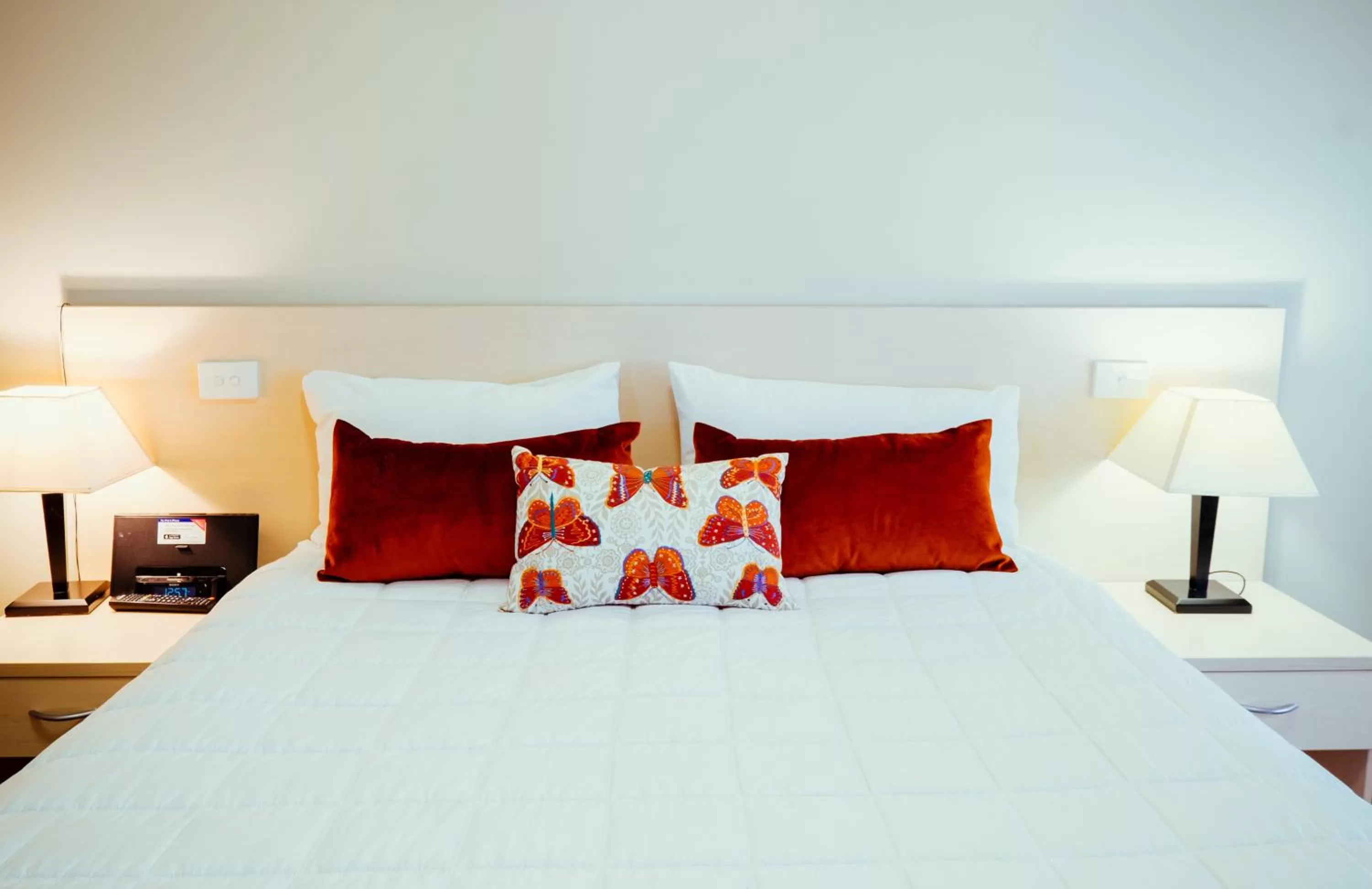 Bed in Club Motor Inn