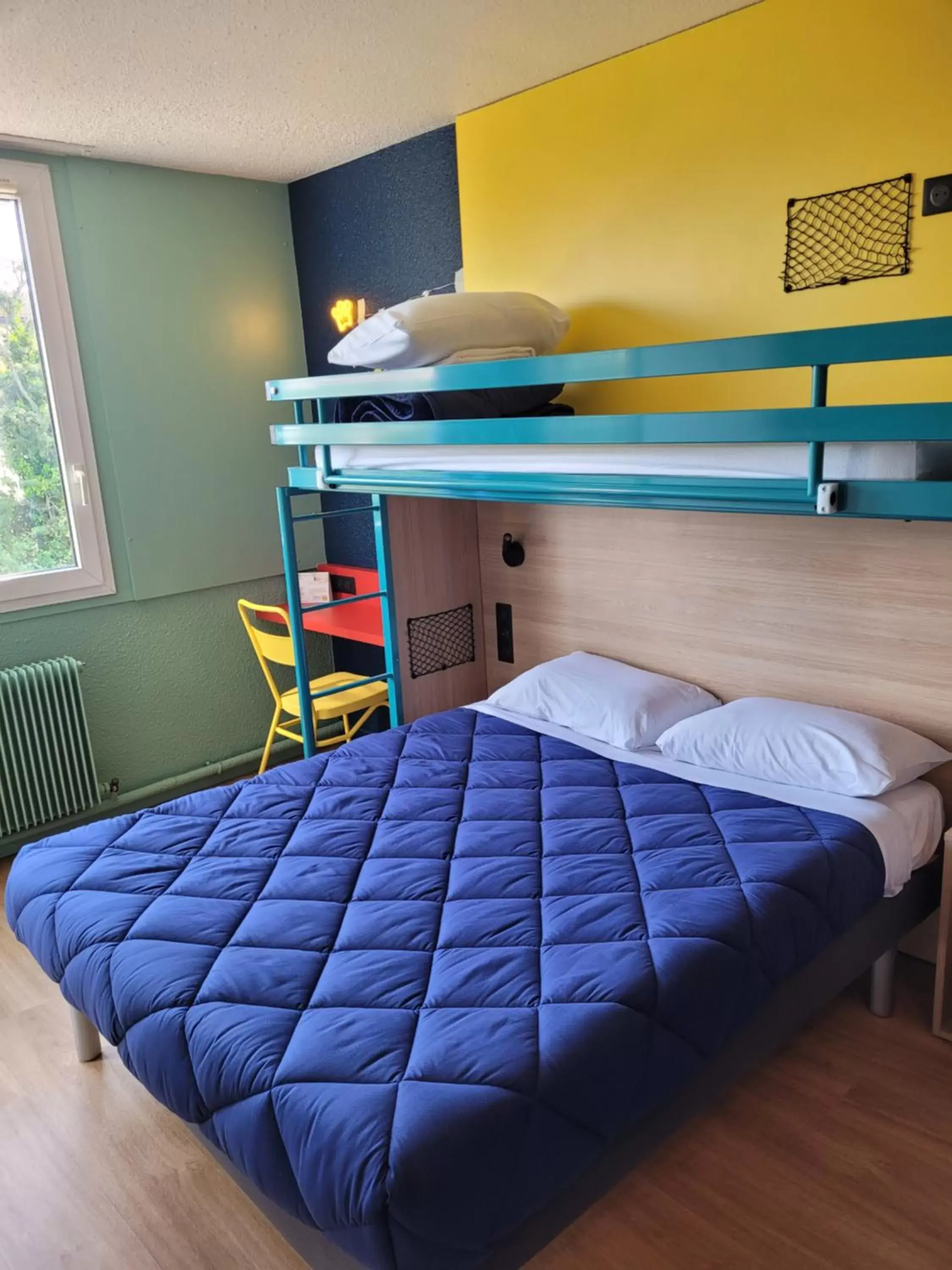 Photo of the whole room, Bunk Bed in Premiere Classe Lyon Nord Dardilly