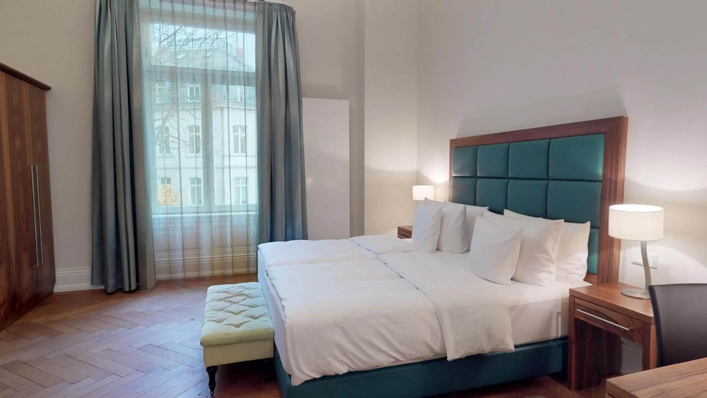 Bedroom, Bed in Hotel Oranien Wiesbaden