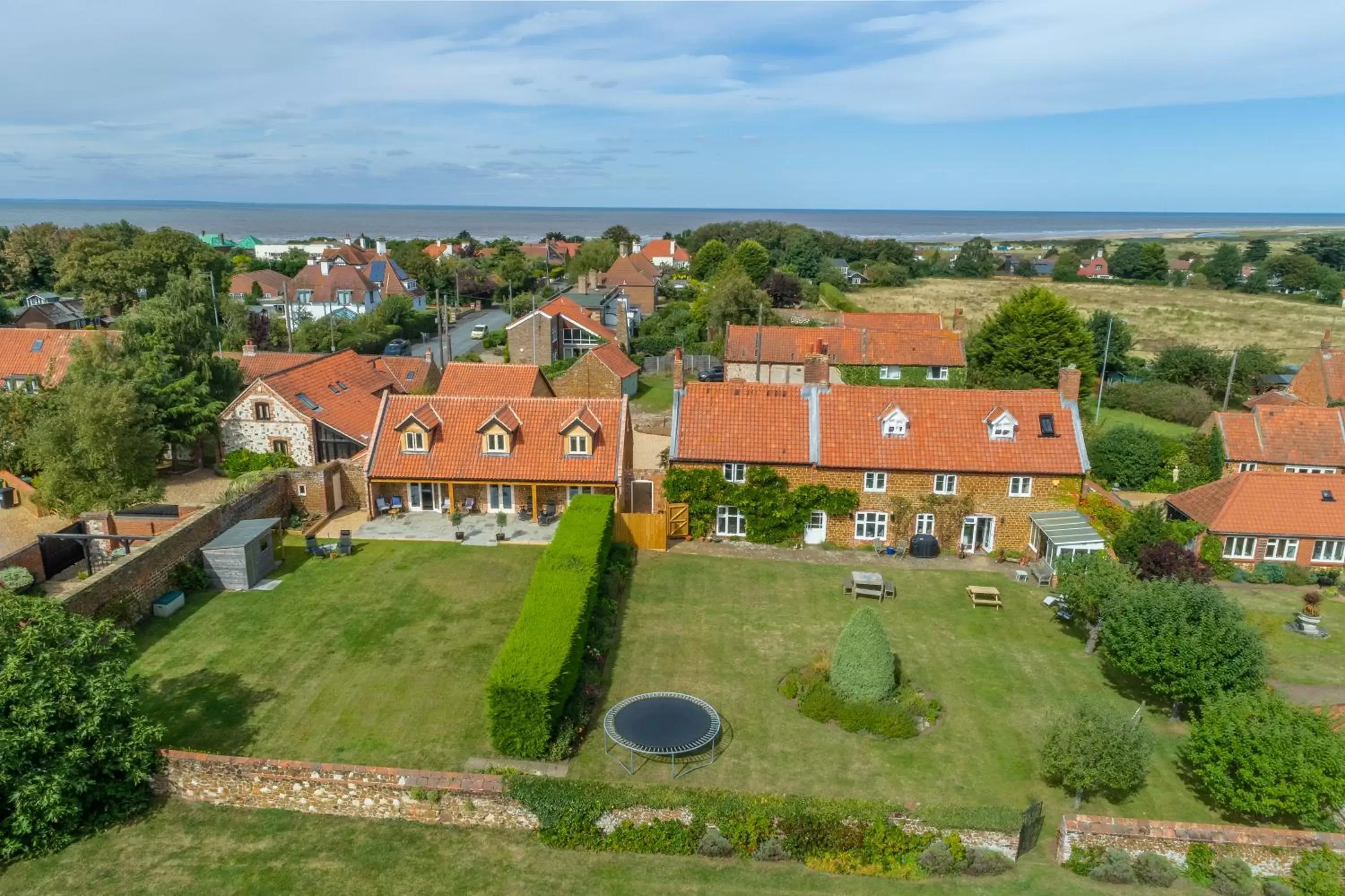 Neighbourhood, Bird's-eye View in Cliff Farmhouse B&B Suites