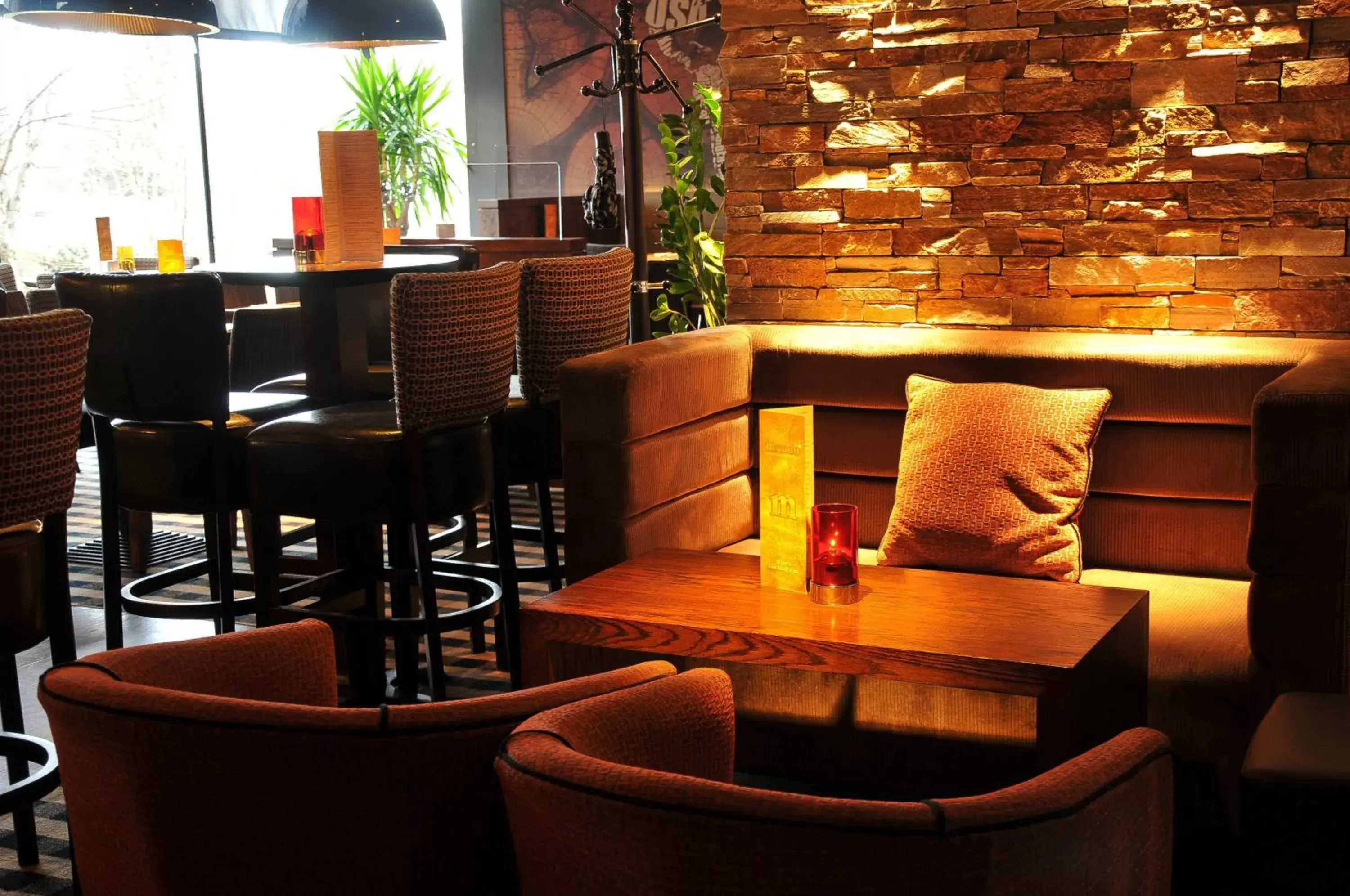 Restaurant/places to eat, Lounge/Bar in Mondo Hotel