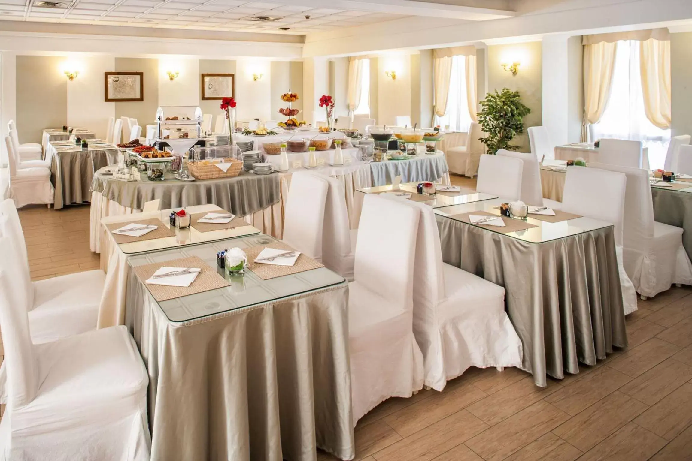 Restaurant/places to eat, Banquet Facilities in Hotel Concord