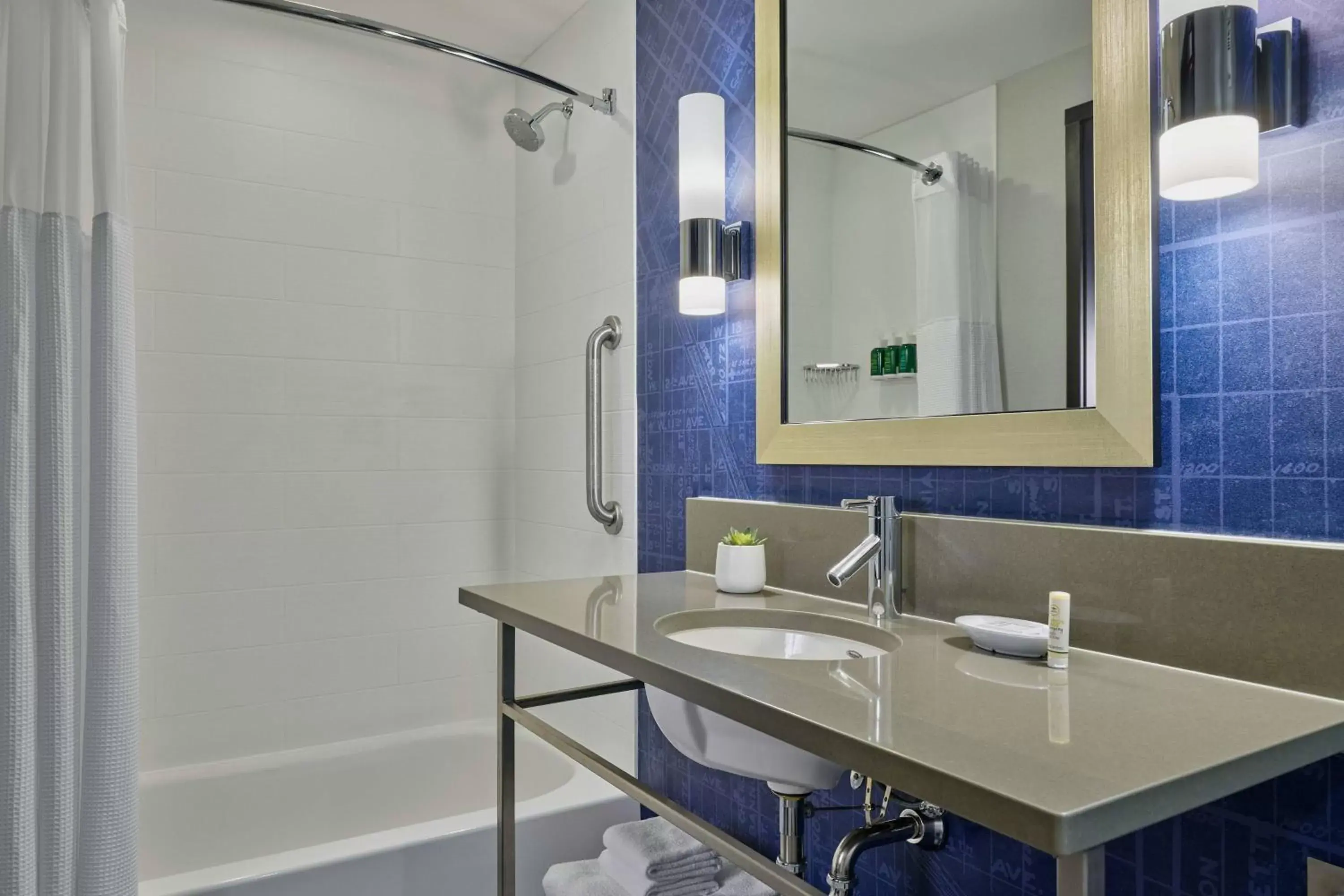 Bathroom in SpringHill Suites by Marriott Denver Downtown