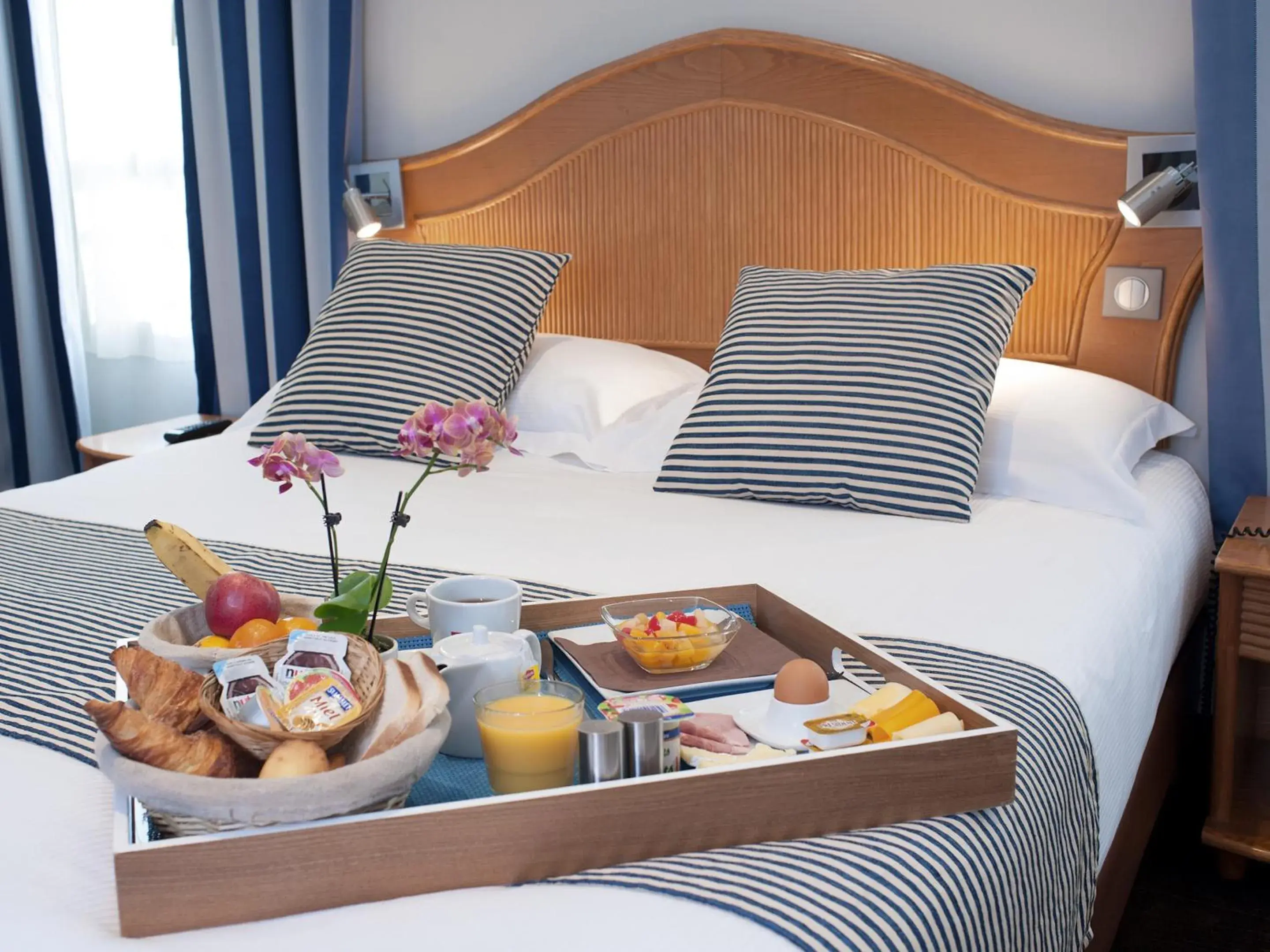 Bed, Breakfast in Hôtel Esprit d'Azur