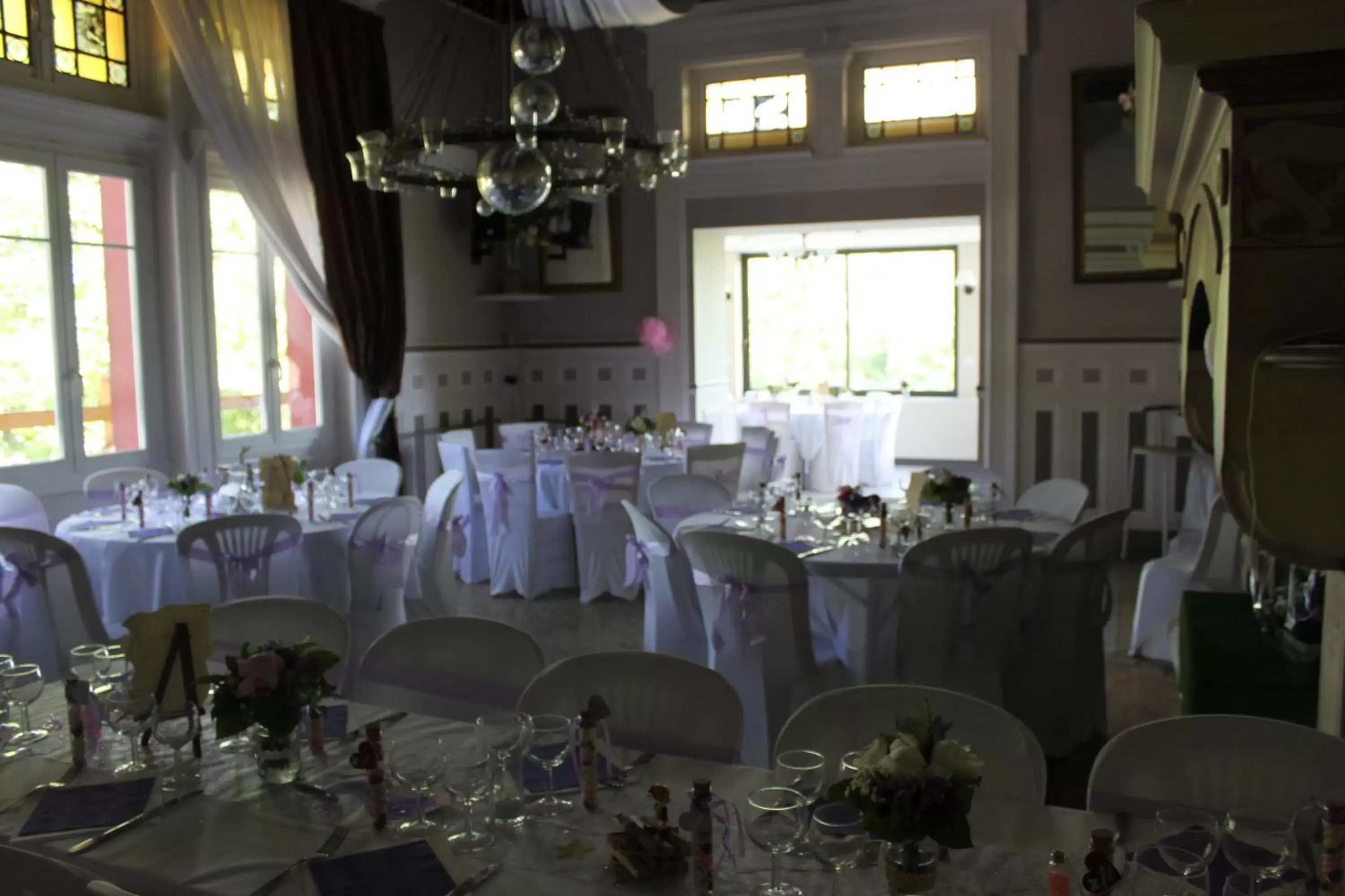 Restaurant/places to eat, Banquet Facilities in La Garenne de Morestel