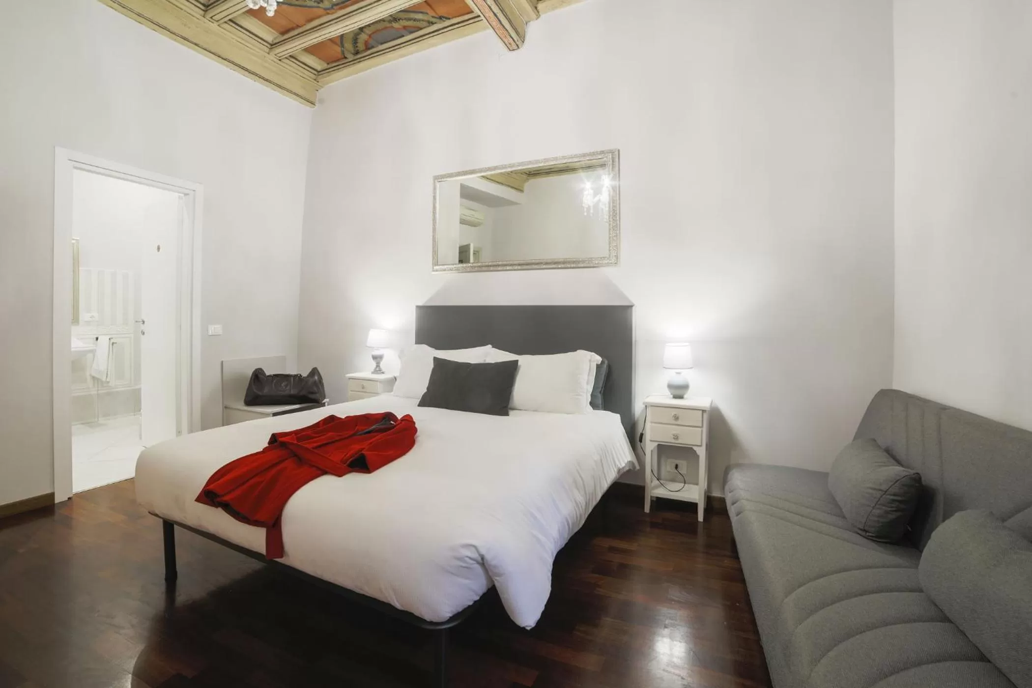 Photo of the whole room, Bed in La Maison Dell'Orologio