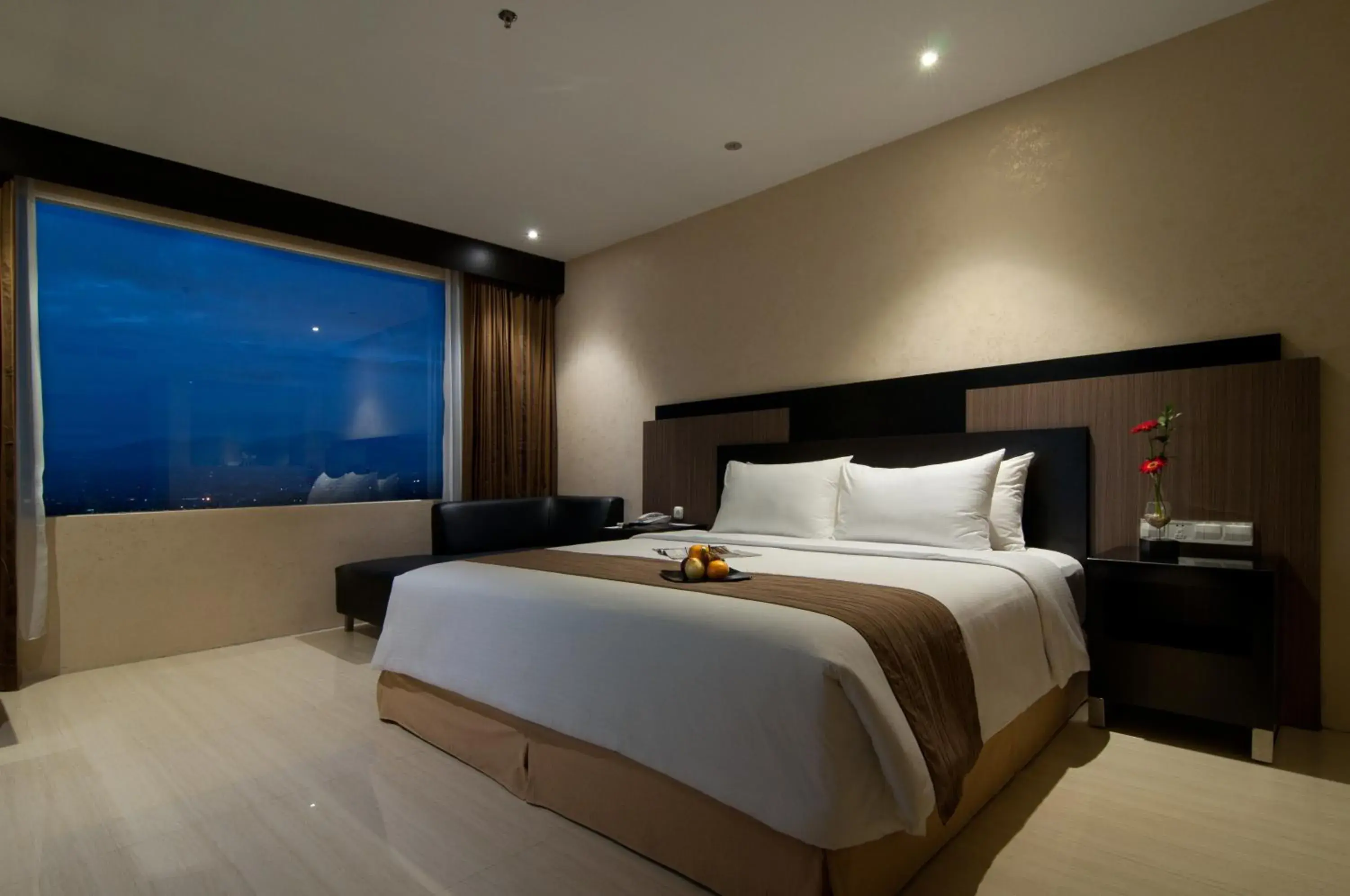 Restaurant/places to eat, Bed in Aria Gajayana Hotel