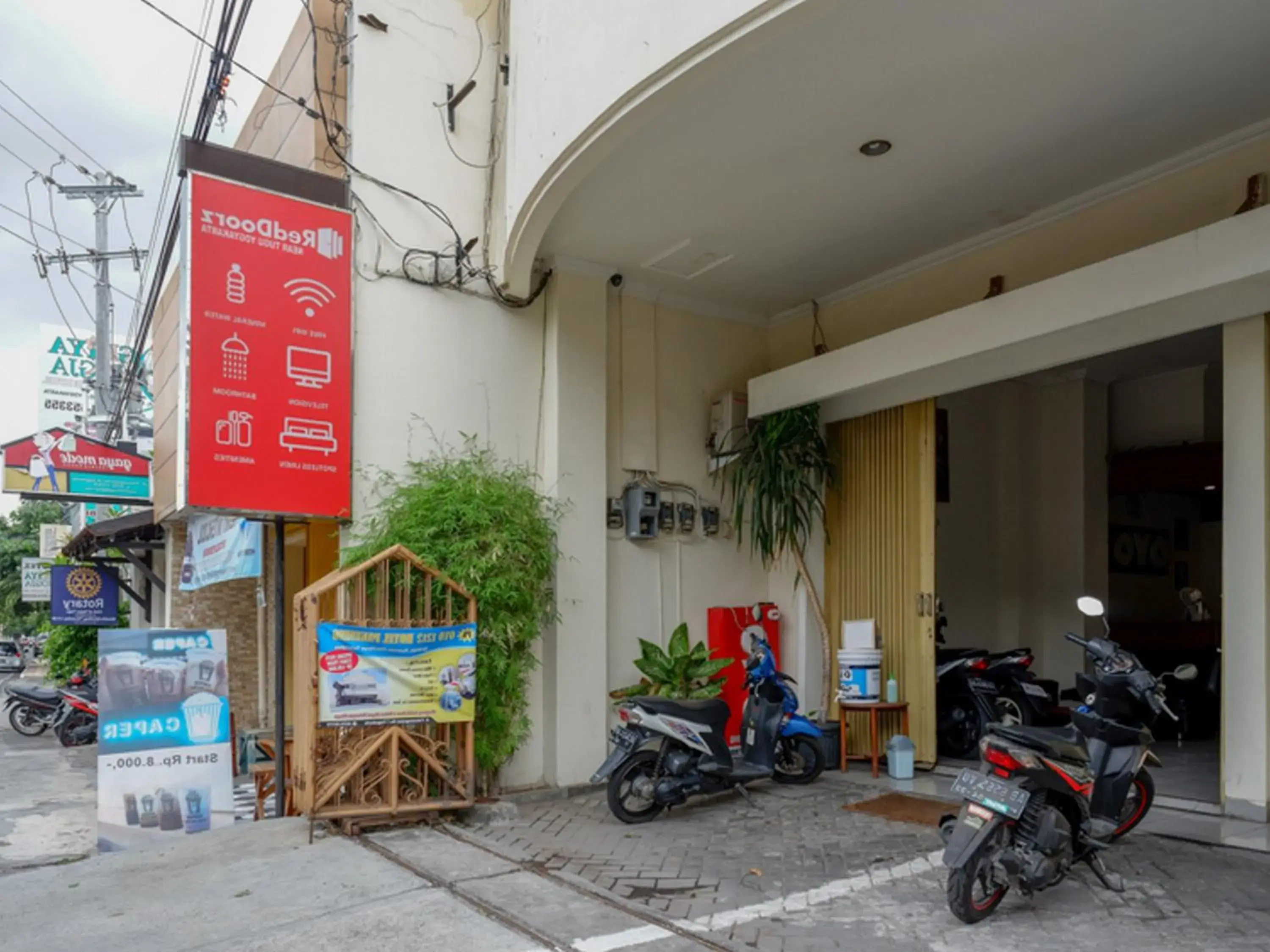 RedDoorz near Tugu Yogyakarta