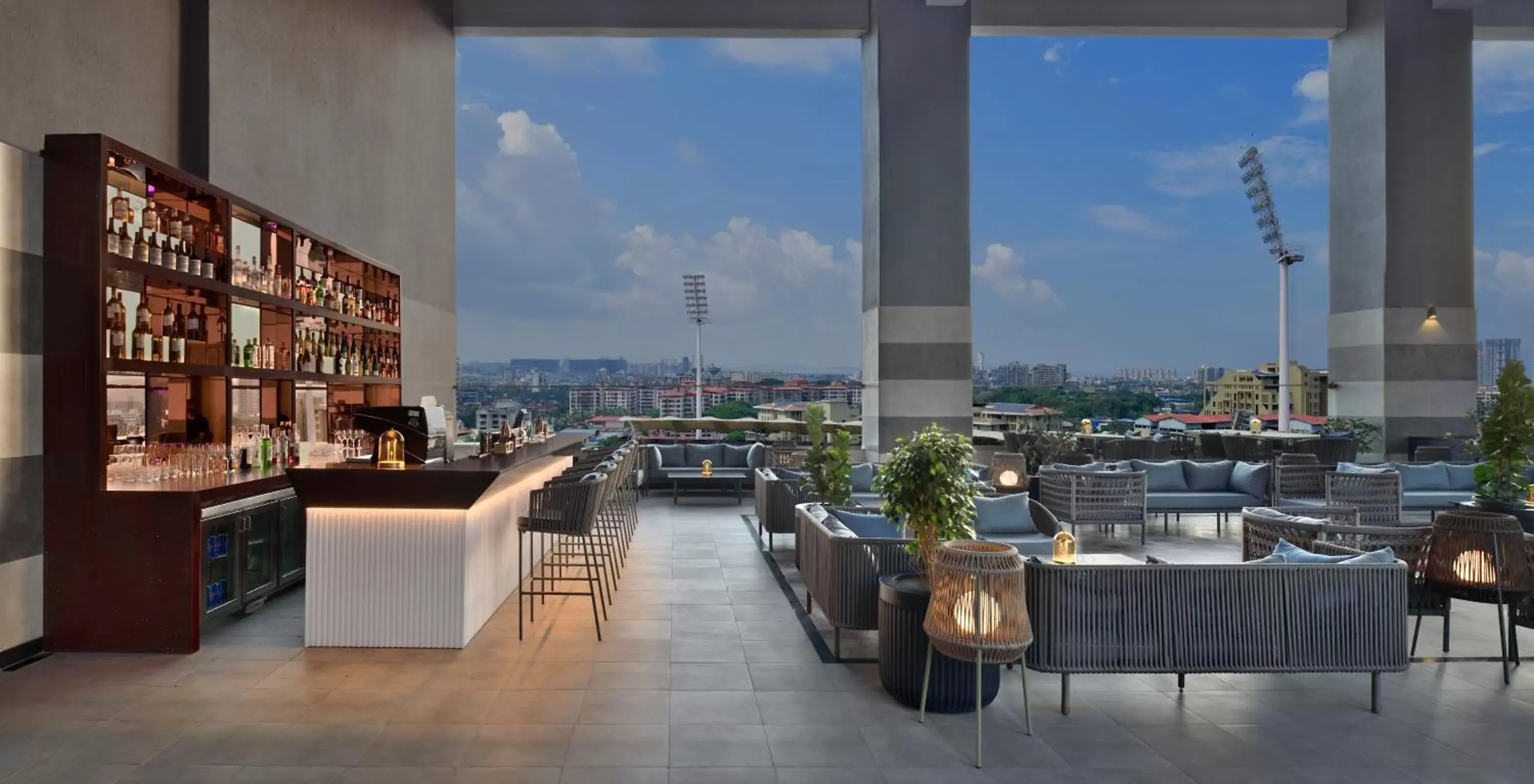 Lounge or bar, Restaurant/Places to Eat in Courtyard by Marriott Navi Mumbai