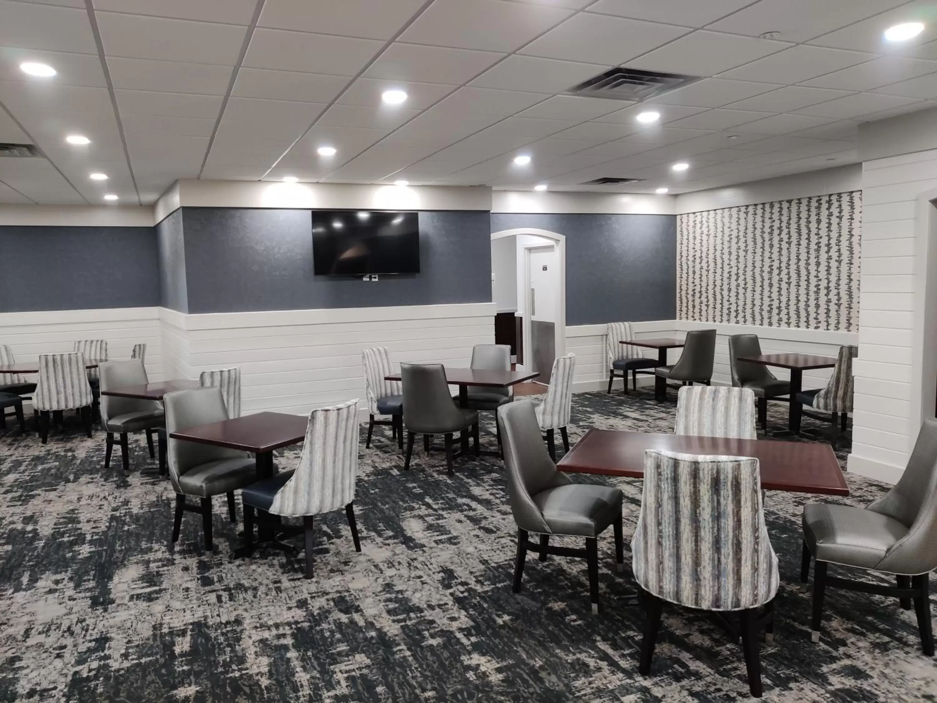 Restaurant/Places to Eat in Crowne Plaza Jacksonville Airport, an IHG Hotel