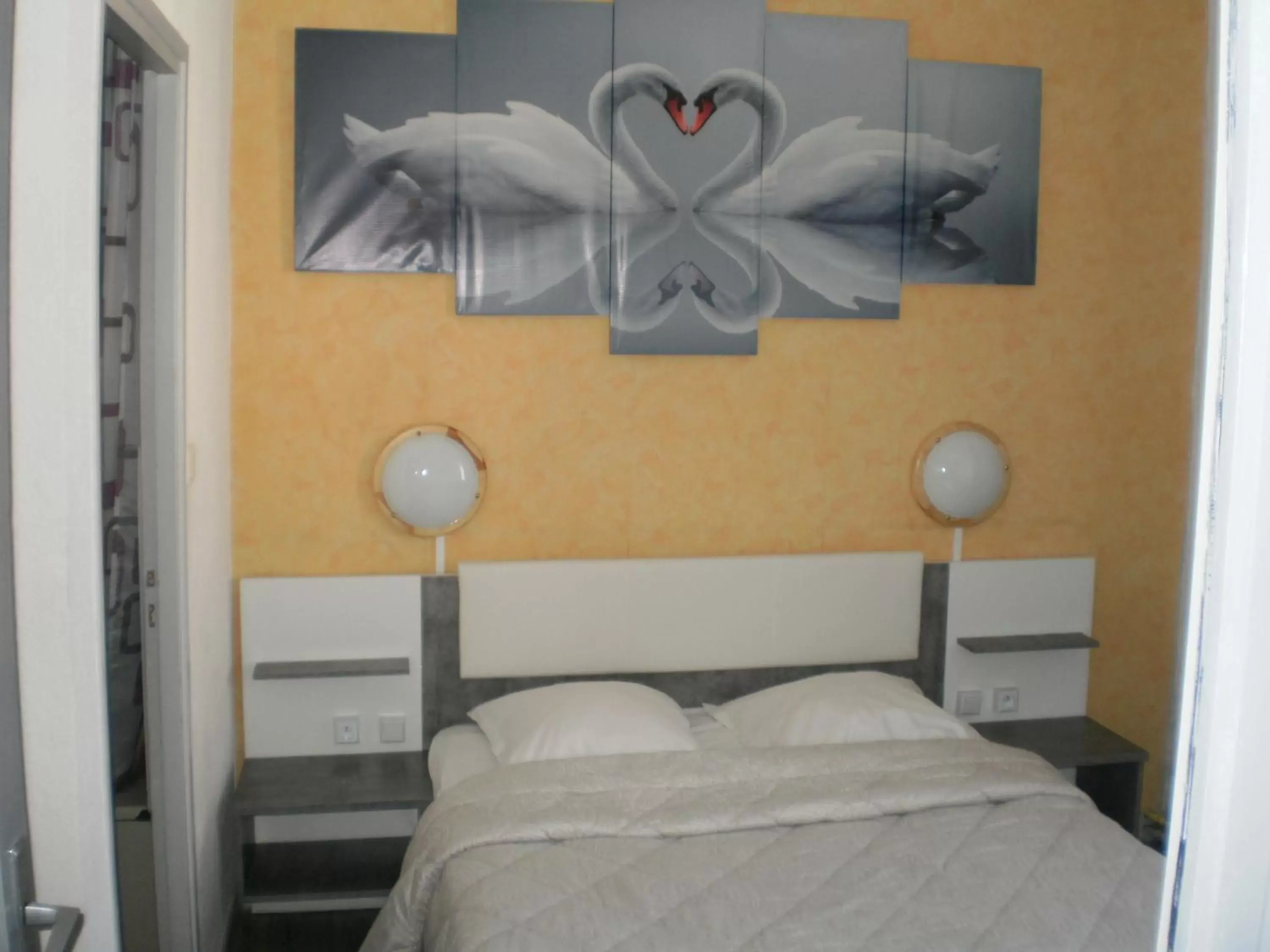 Bedroom, Bed in Hotel De La Gare