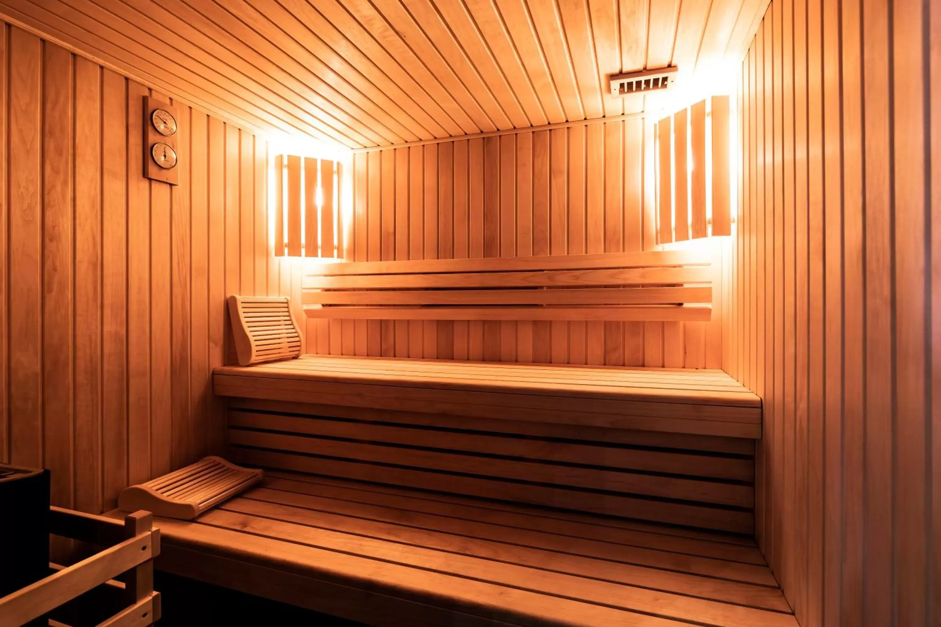Sauna in Brit Hotel Le Galion & Spa