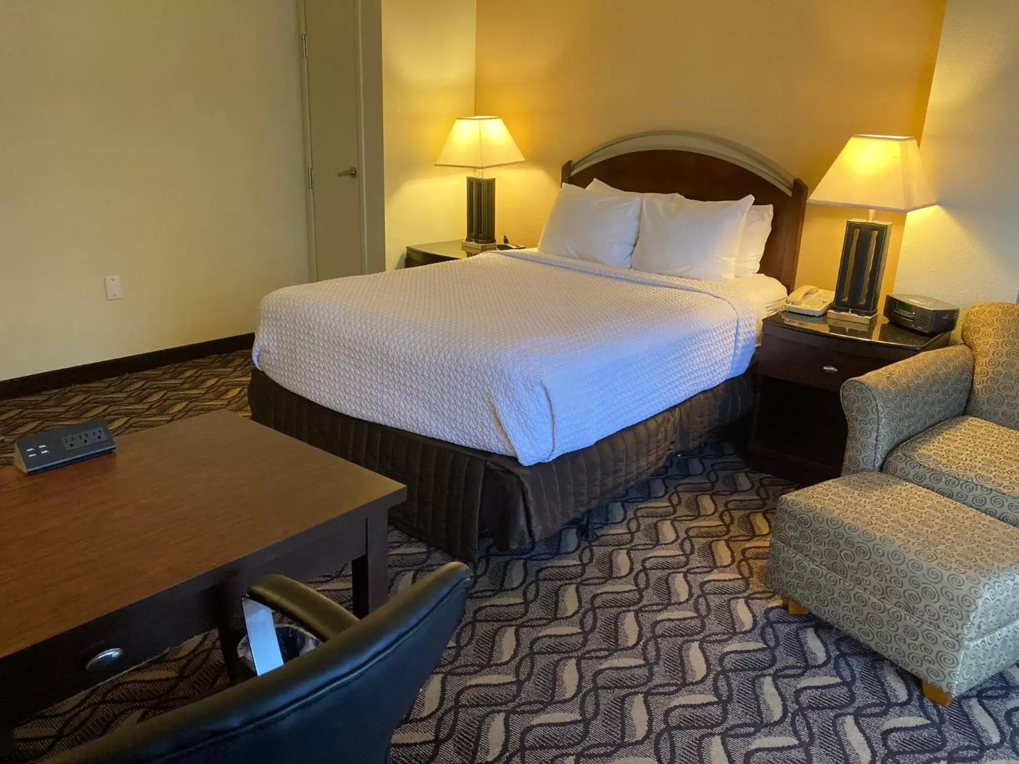 Photo of the whole room, Bed in Radisson Hotel Austin - University