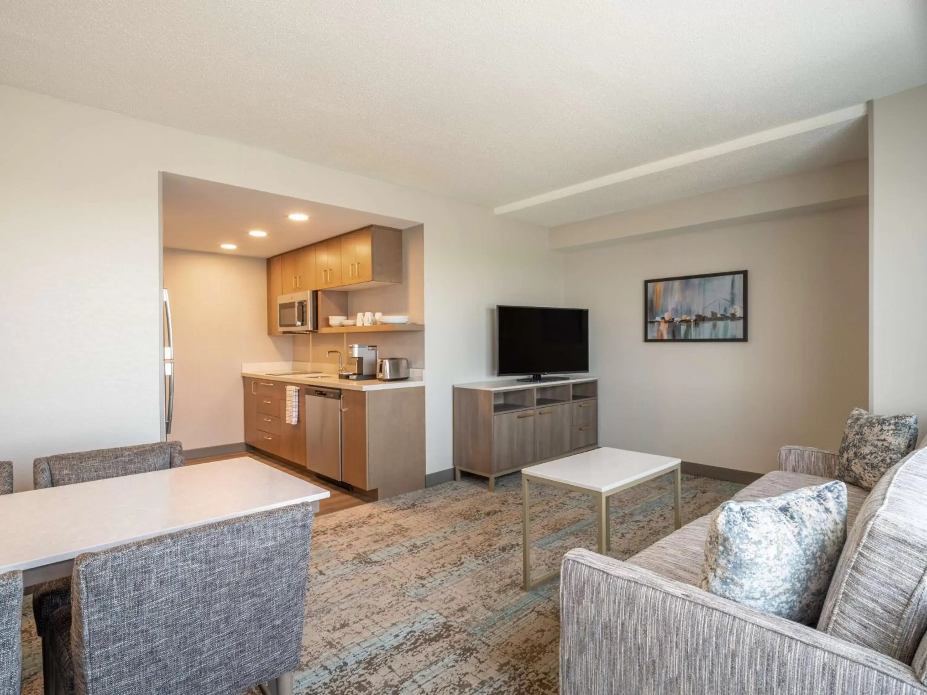 Living room, Seating Area in Homewood Suites By Hilton Toledo Downtown