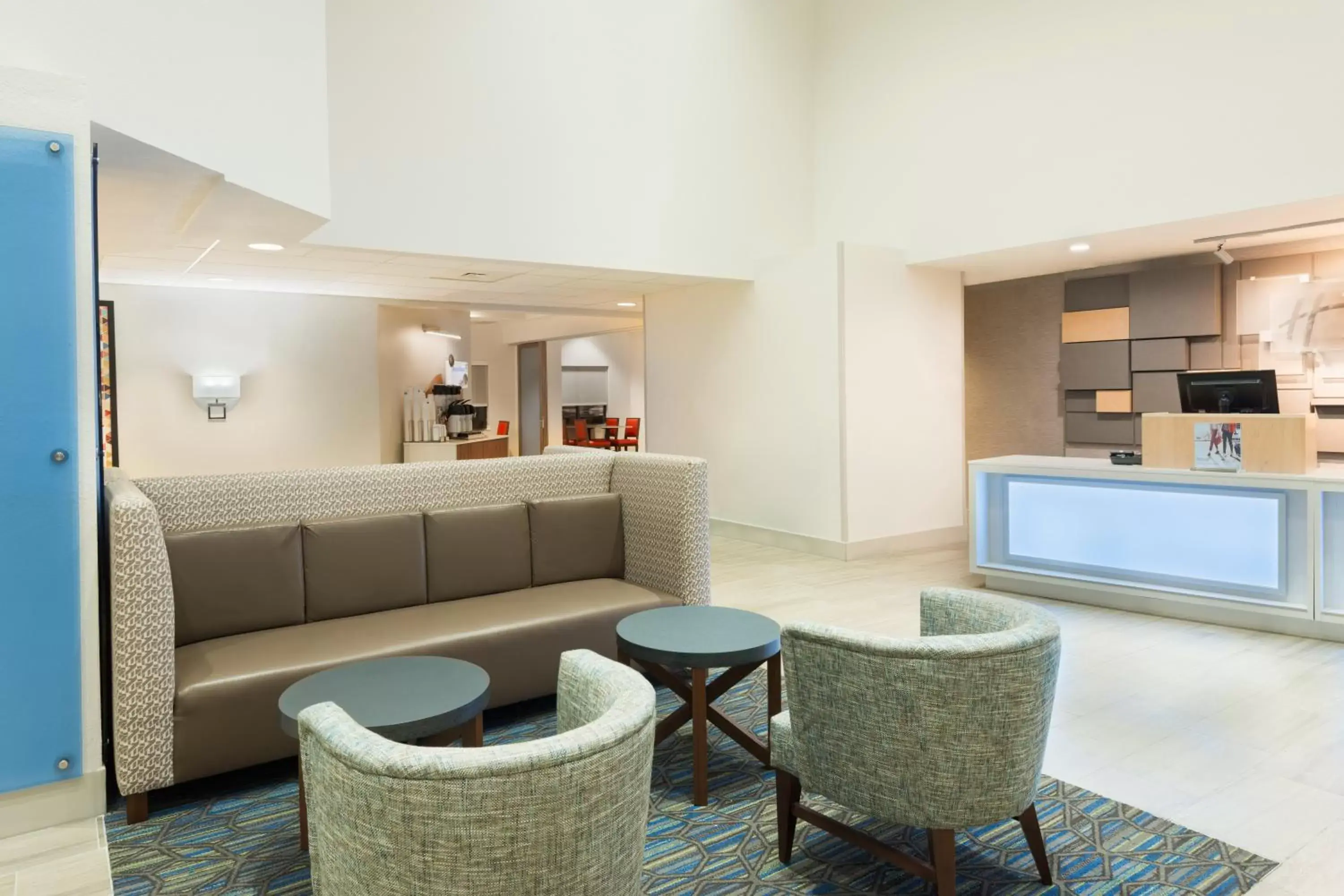 Property building, Seating Area in Holiday Inn Express & Suites - Nearest Universal Orlando, an IHG Hotel