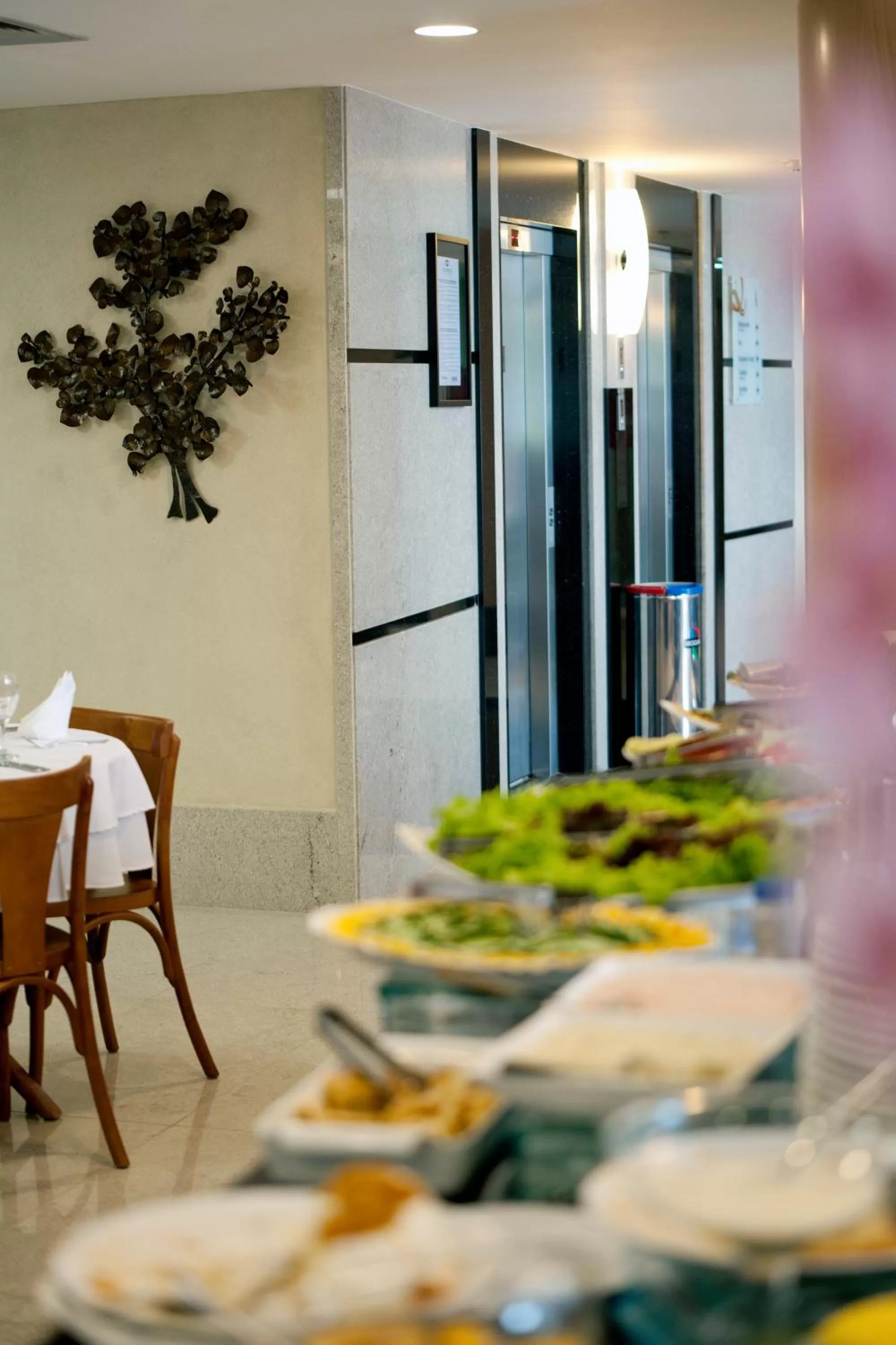 Restaurant/places to eat in Quality Hotel Vitória