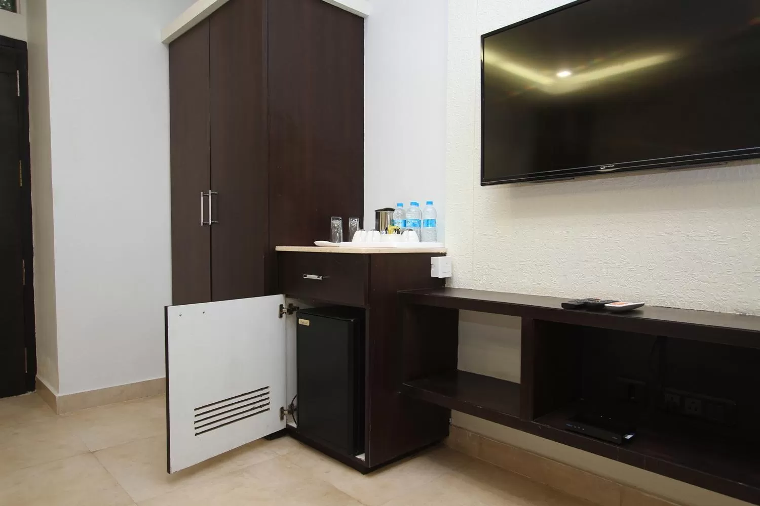 Coffee/tea facilities in Ambaari hotel