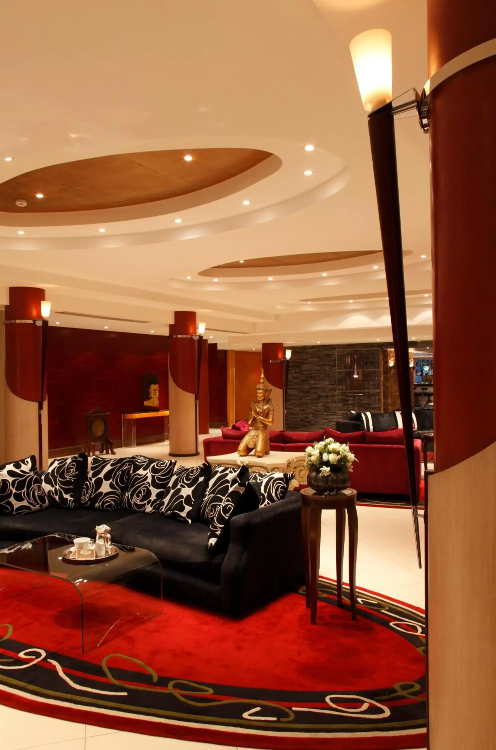 Lobby or reception in Courthouse Hotel London