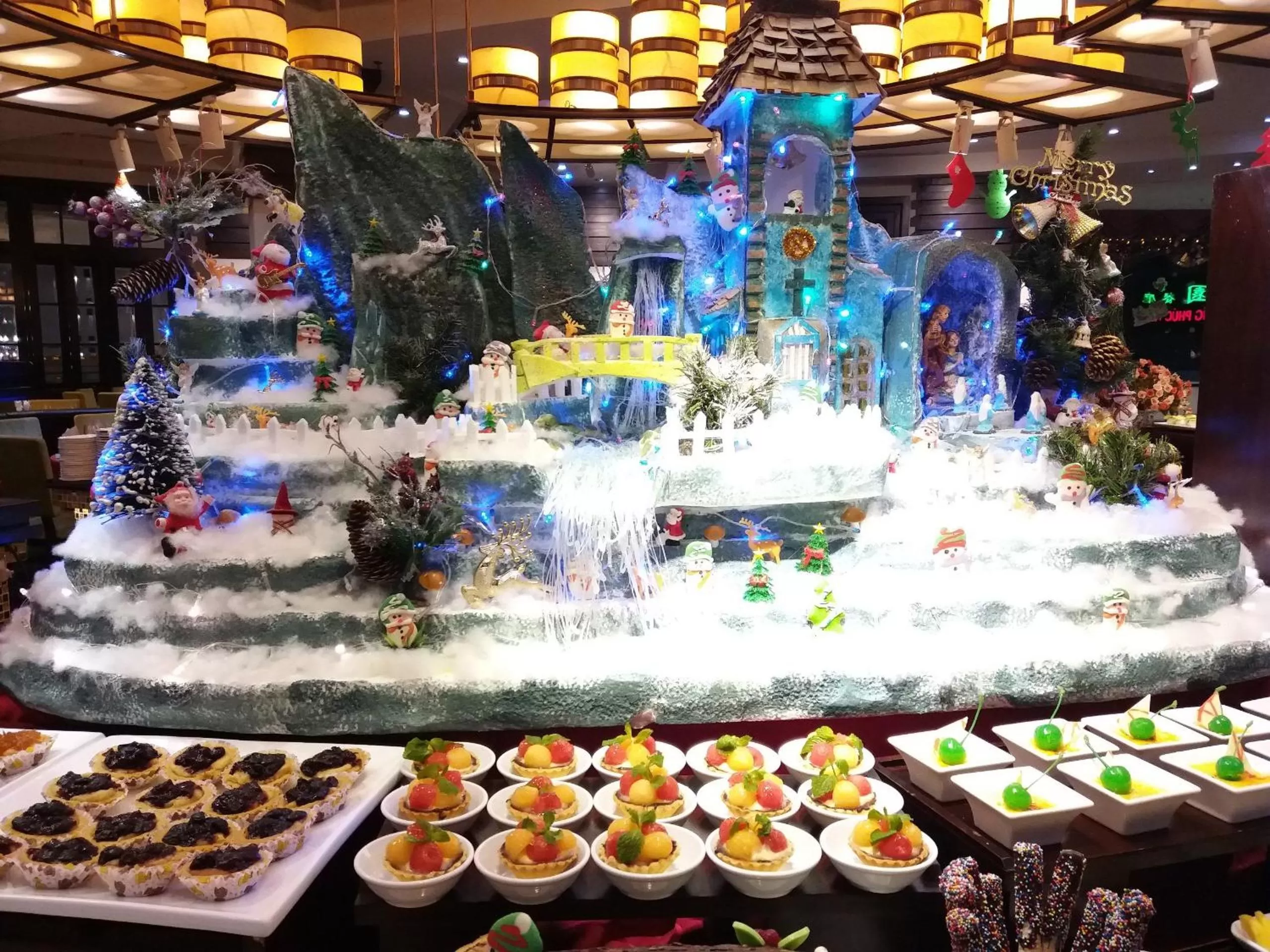 Food in Royal Halong Hotel