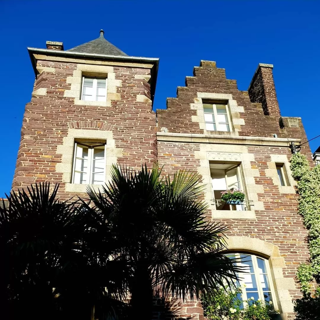 Property Building in Castel Jolly