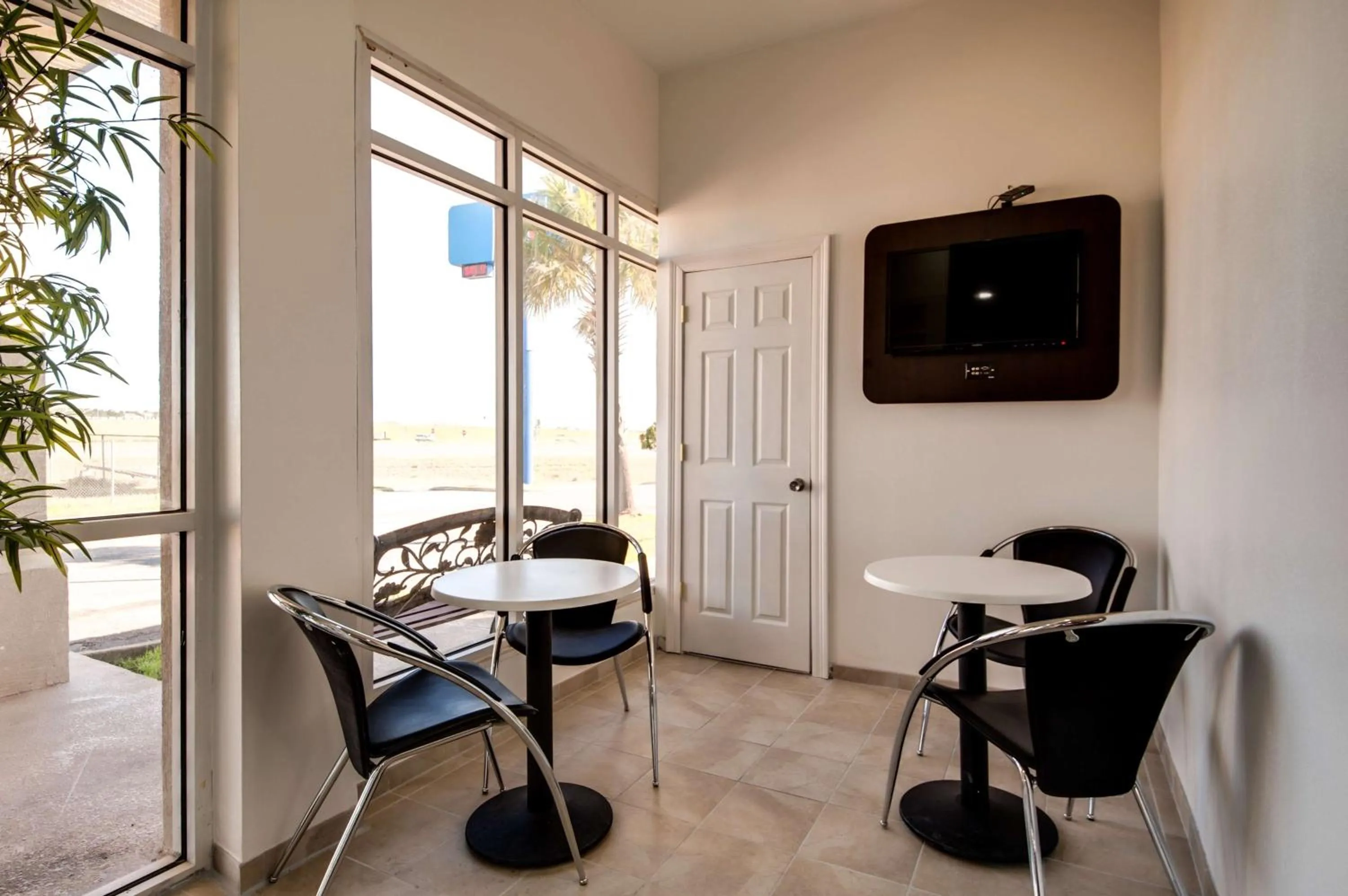 Communal lounge/ TV room in Motel 6-Jennings, LA