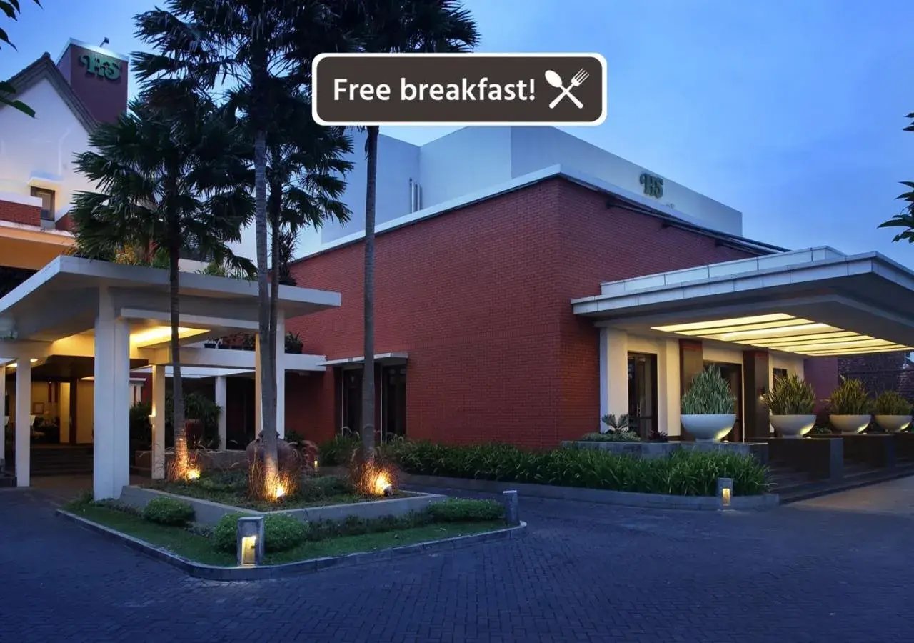 Facade/entrance, Property Building in Hotel Santika Premiere Malang