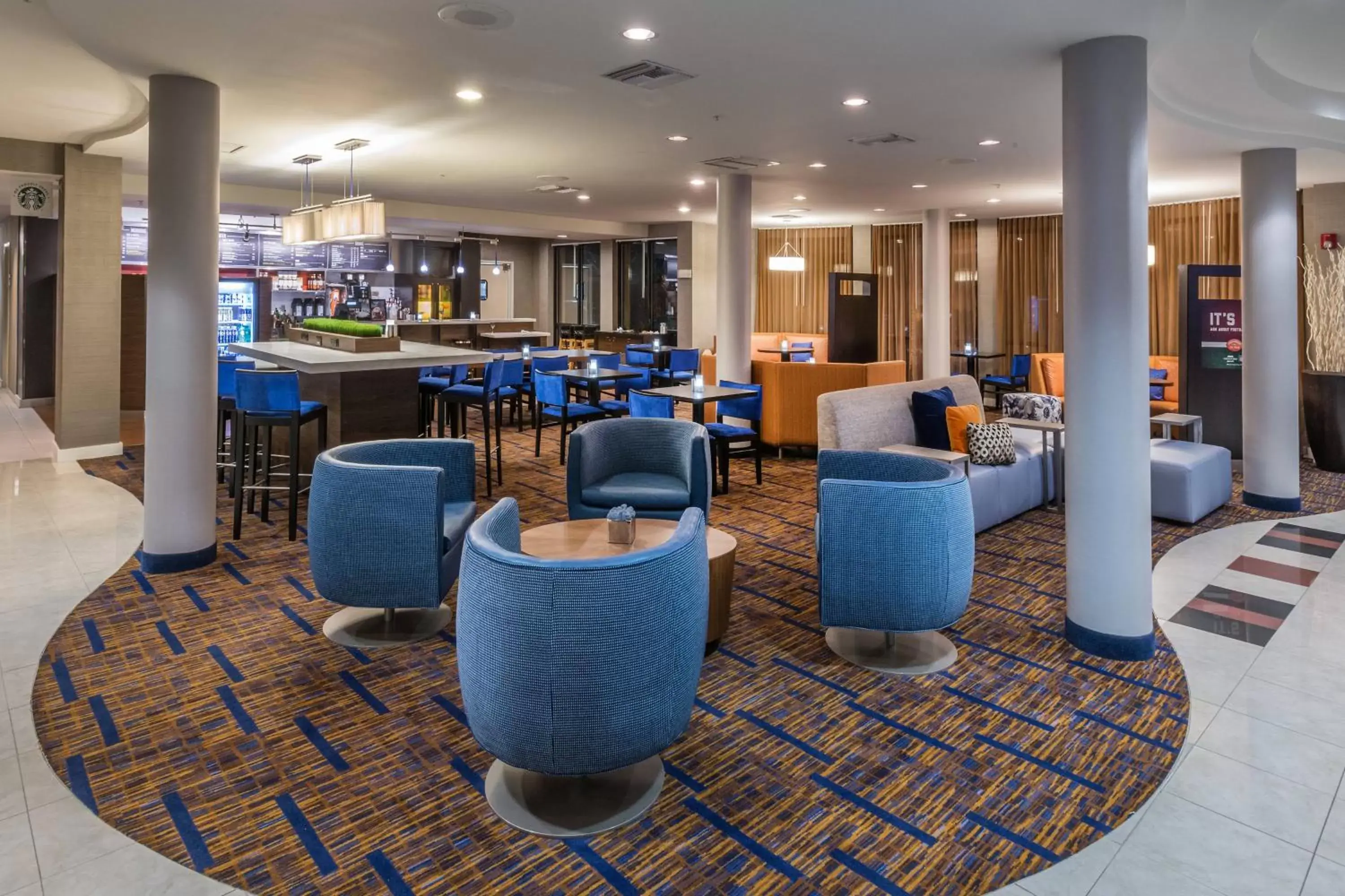 Lobby or reception, Lounge/Bar in Courtyard by Marriott Panama City