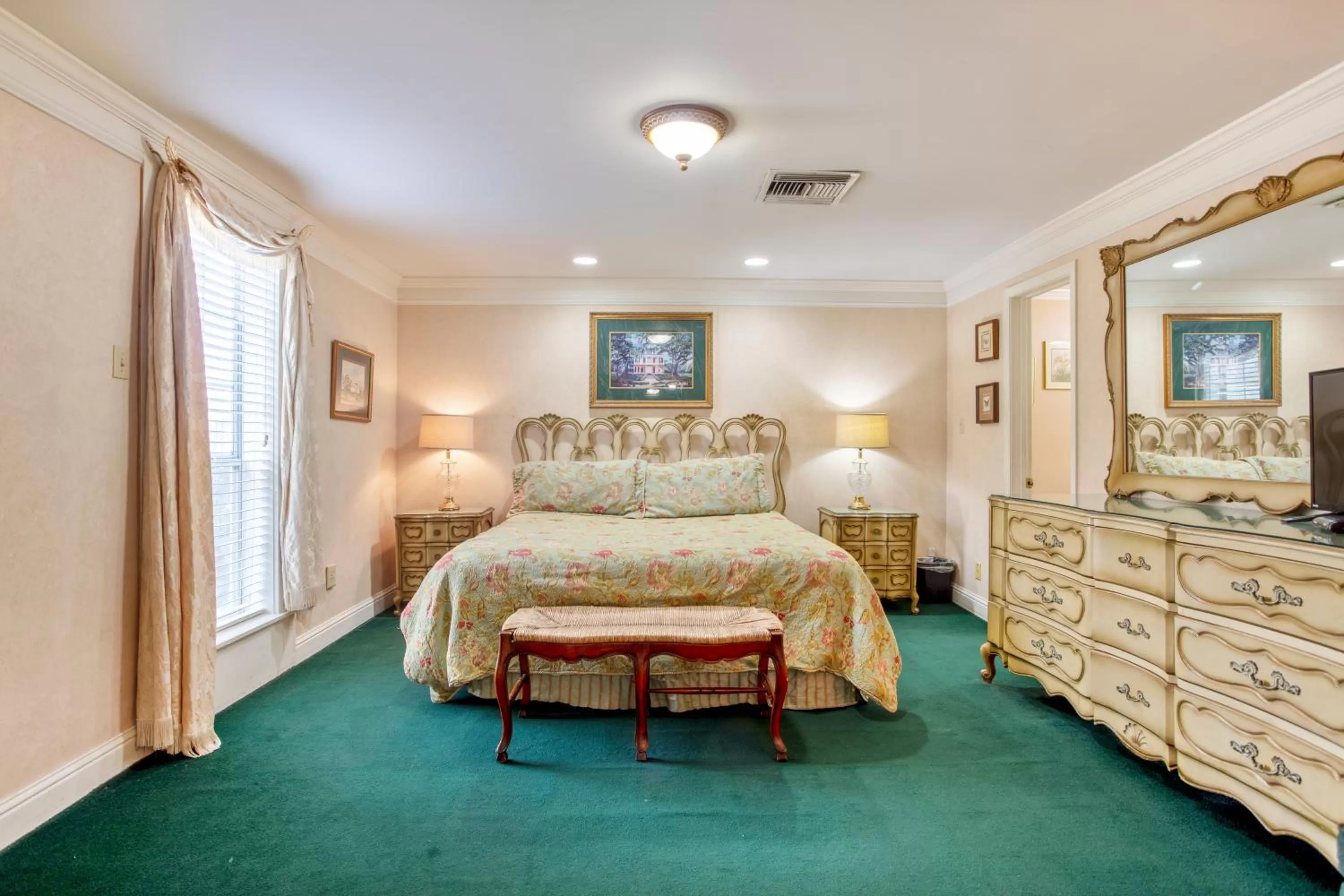 Bed in Edgewater Inn - Biloxi Beach