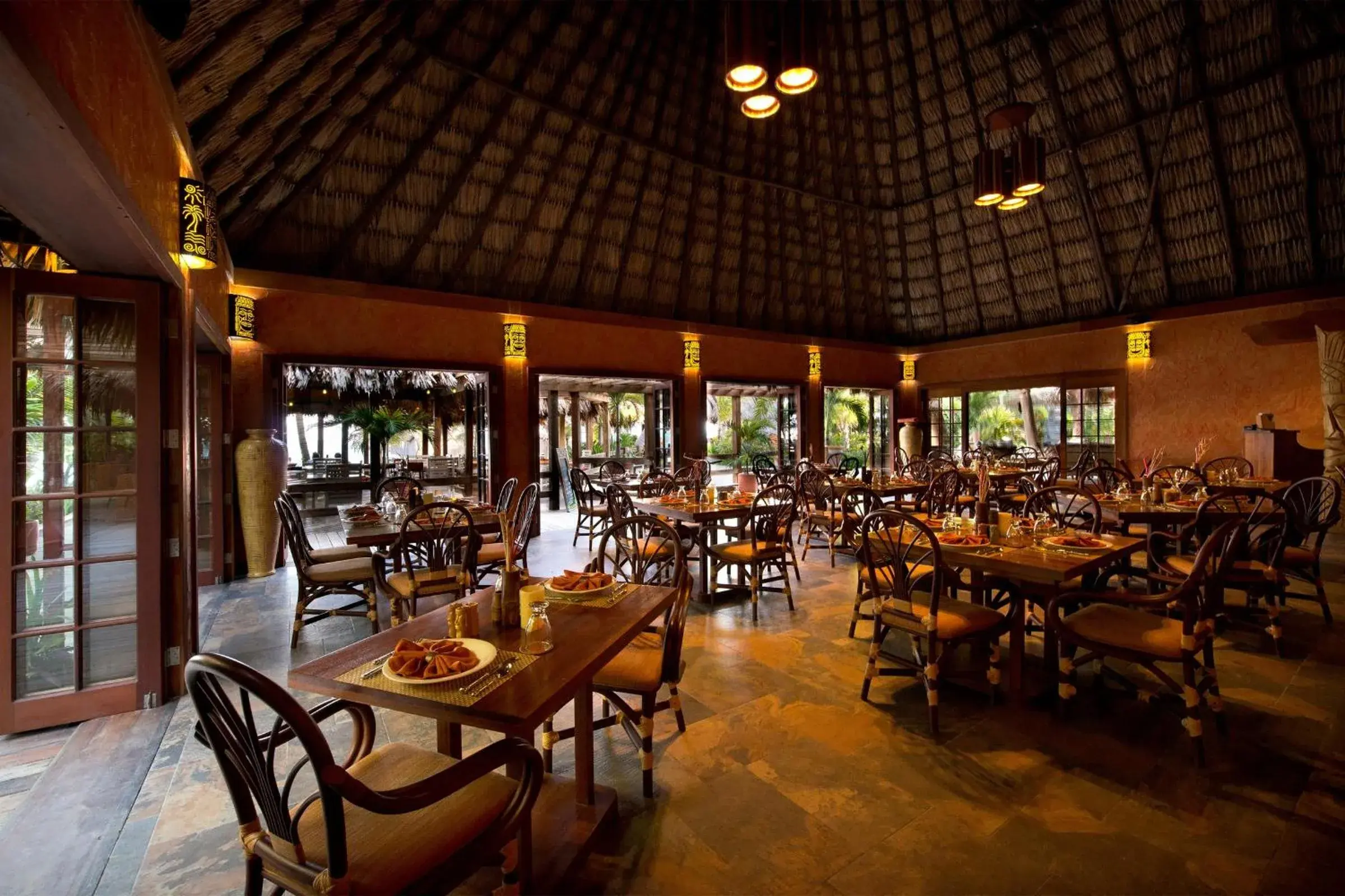 Restaurant/Places to Eat in Ramon's Village Resort