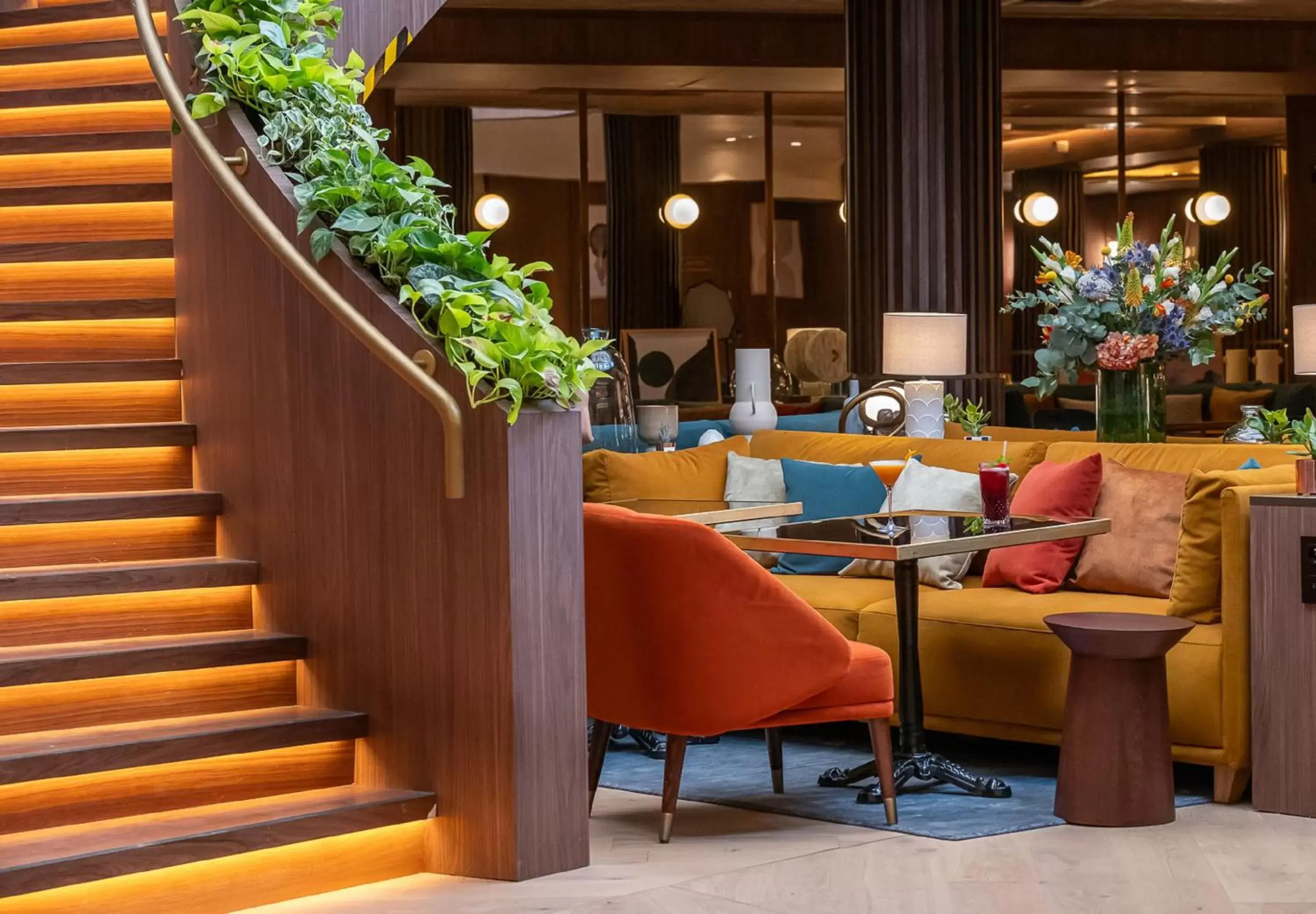 Lounge or bar in Hôtel Burdigala by Inwood Hotels