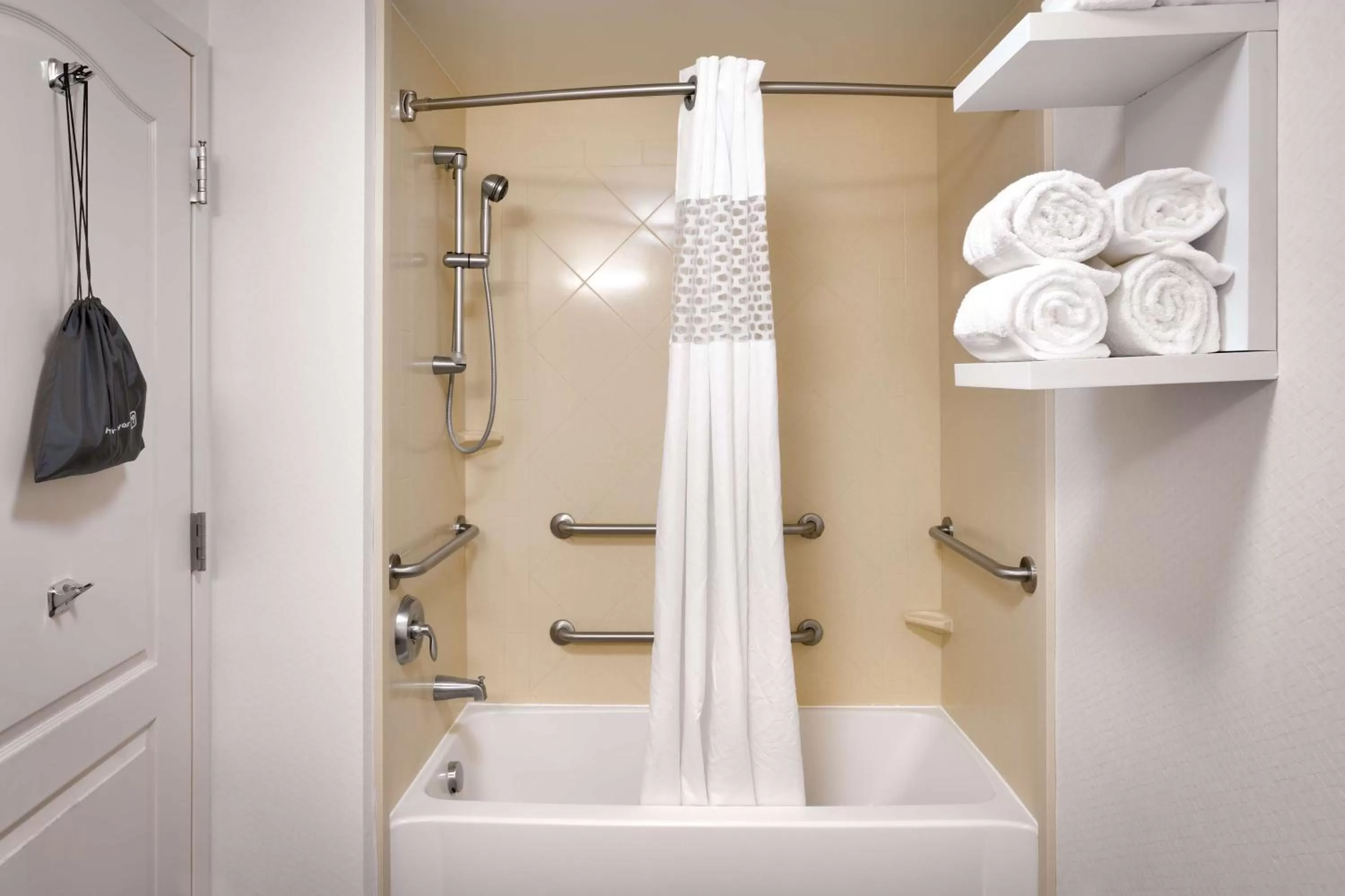 Bathroom in Hampton Inn Tremonton