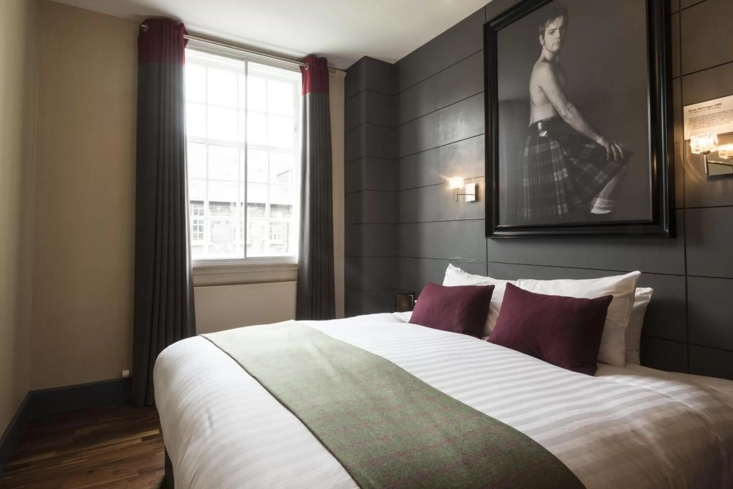 Bedroom, Bed in Angels Share Hotel Bedroom, Bed in Angels Share Hotel