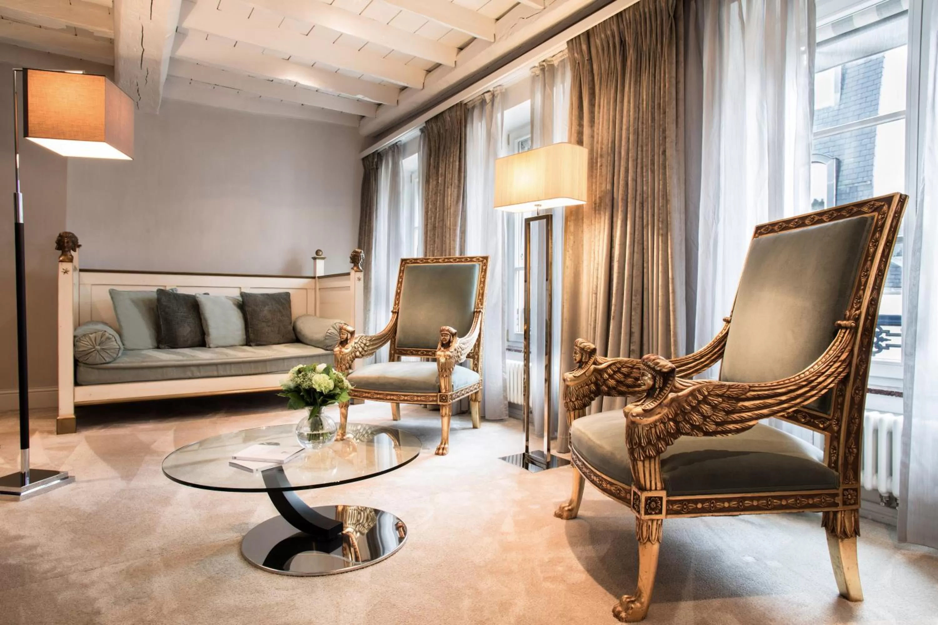 Living room in Hotel Le Place d'Armes - Relais & Châteaux