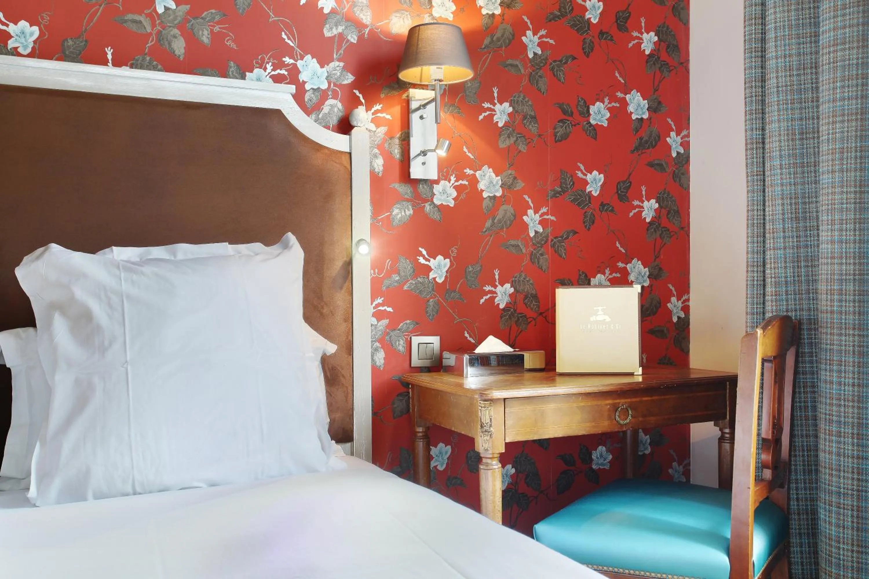 Bedroom, Bed in Le Robinet d'Or Paris Canal Saint Martin