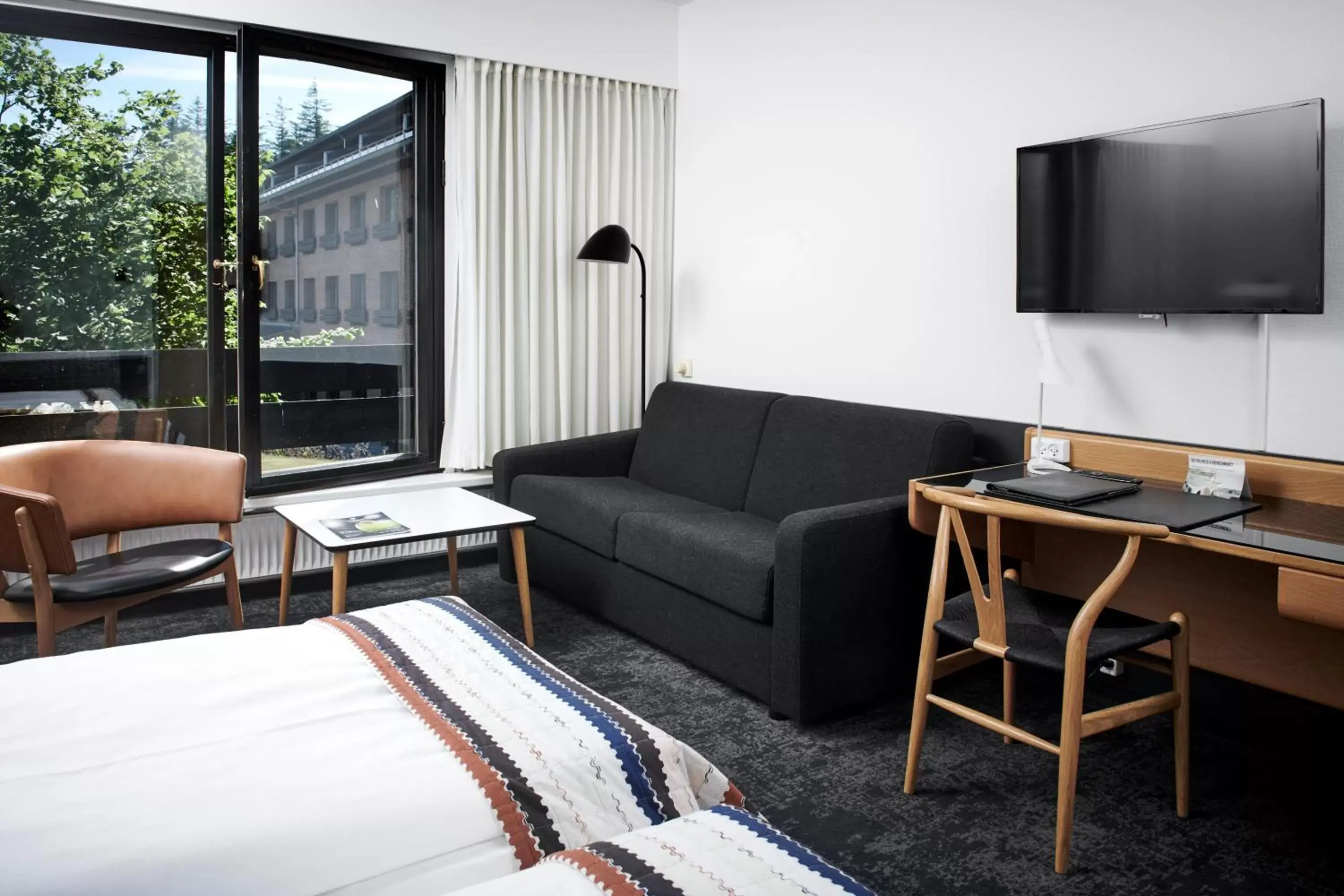 Bed, TV/Entertainment Center in Munkebjerg Hotel
