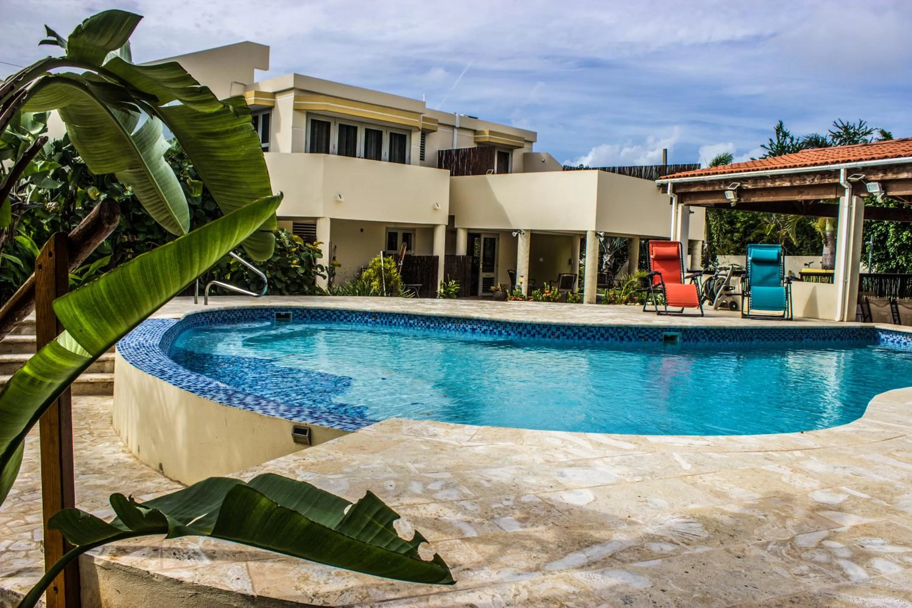 Swimming pool in Bella Noni B&B