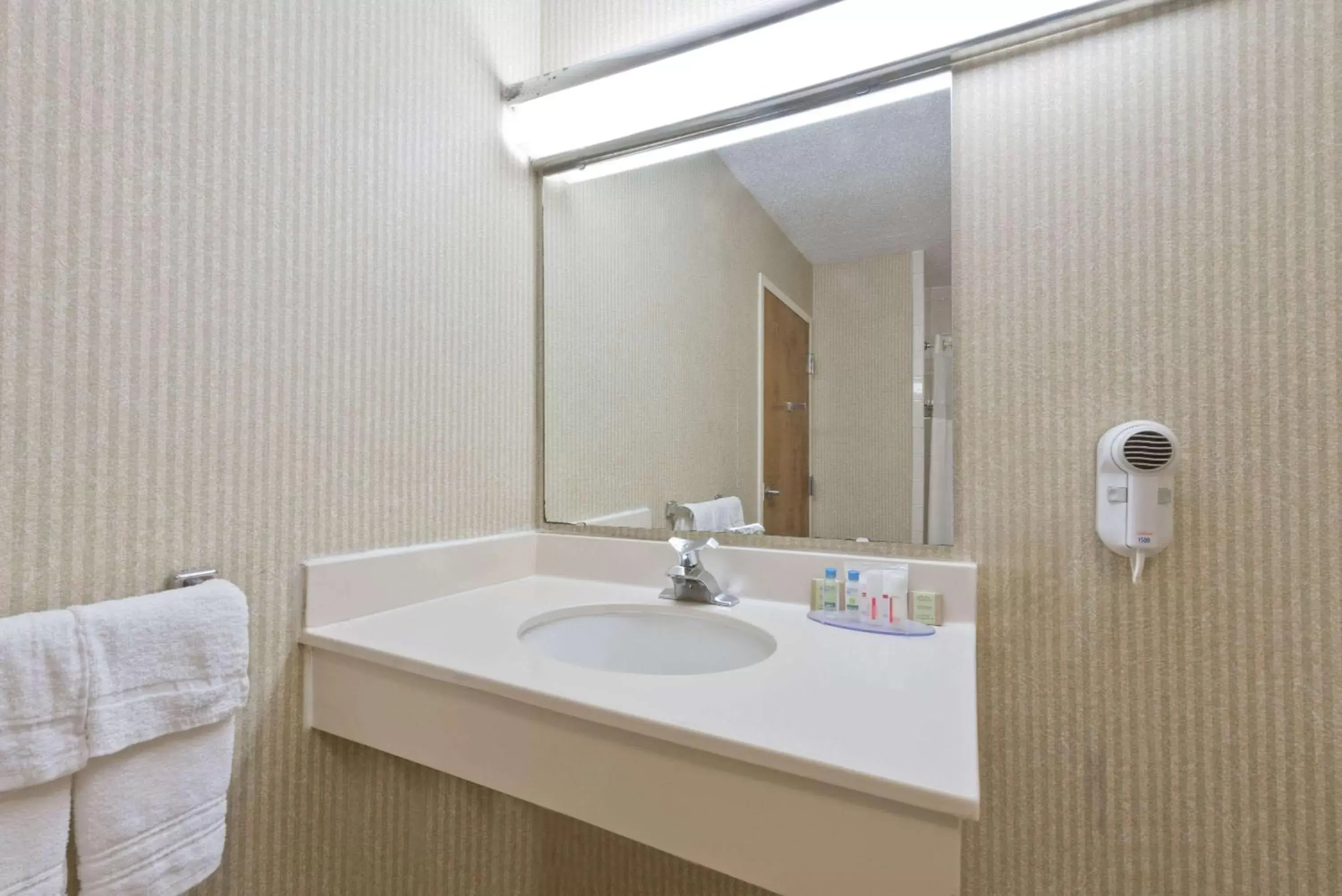 Bathroom in Super 8 by Wyndham Huntersville/Charlotte Area