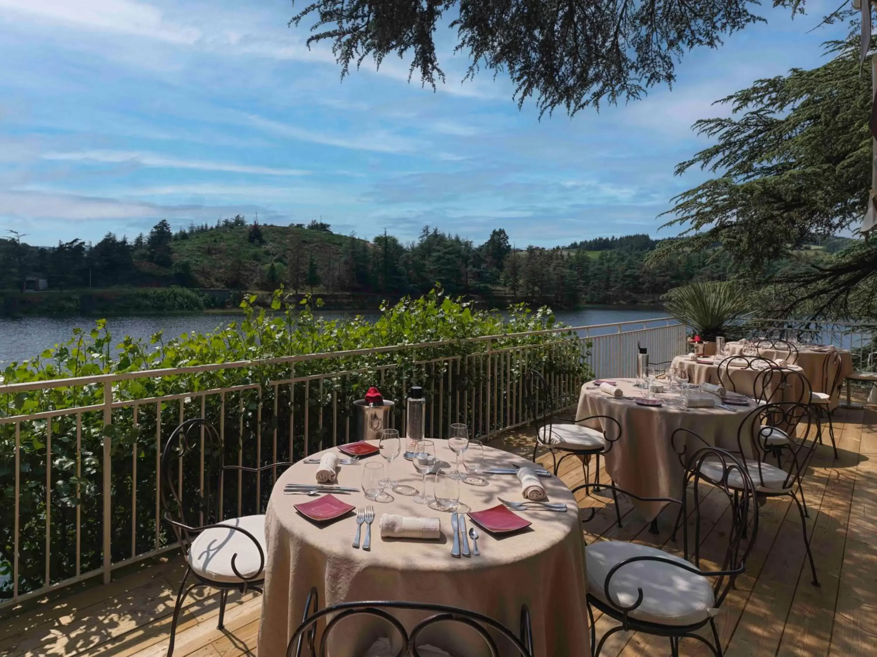 Restaurant/Places to Eat in Auberge Du Lac