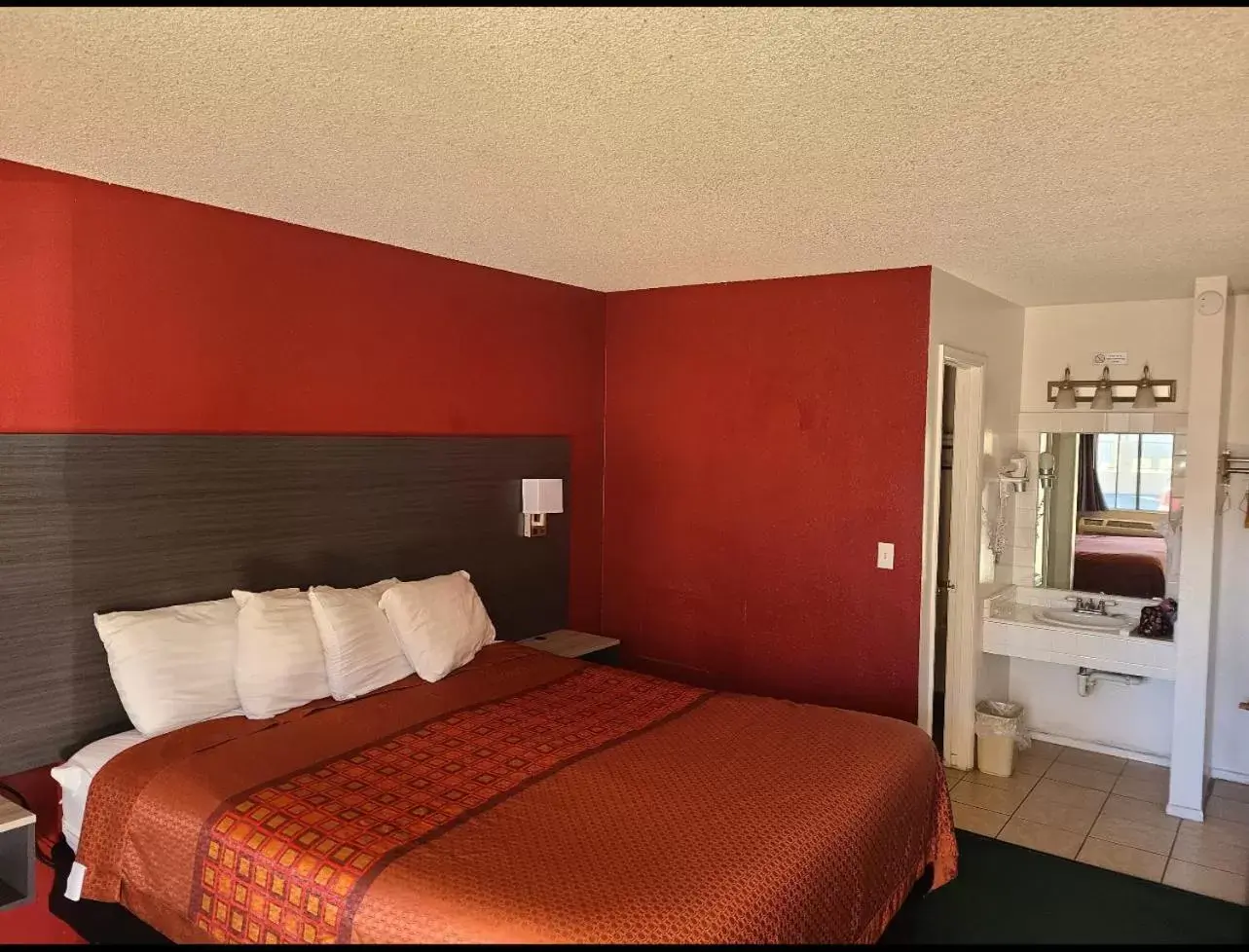 Bed in Windsor Inn Lake Havasu City