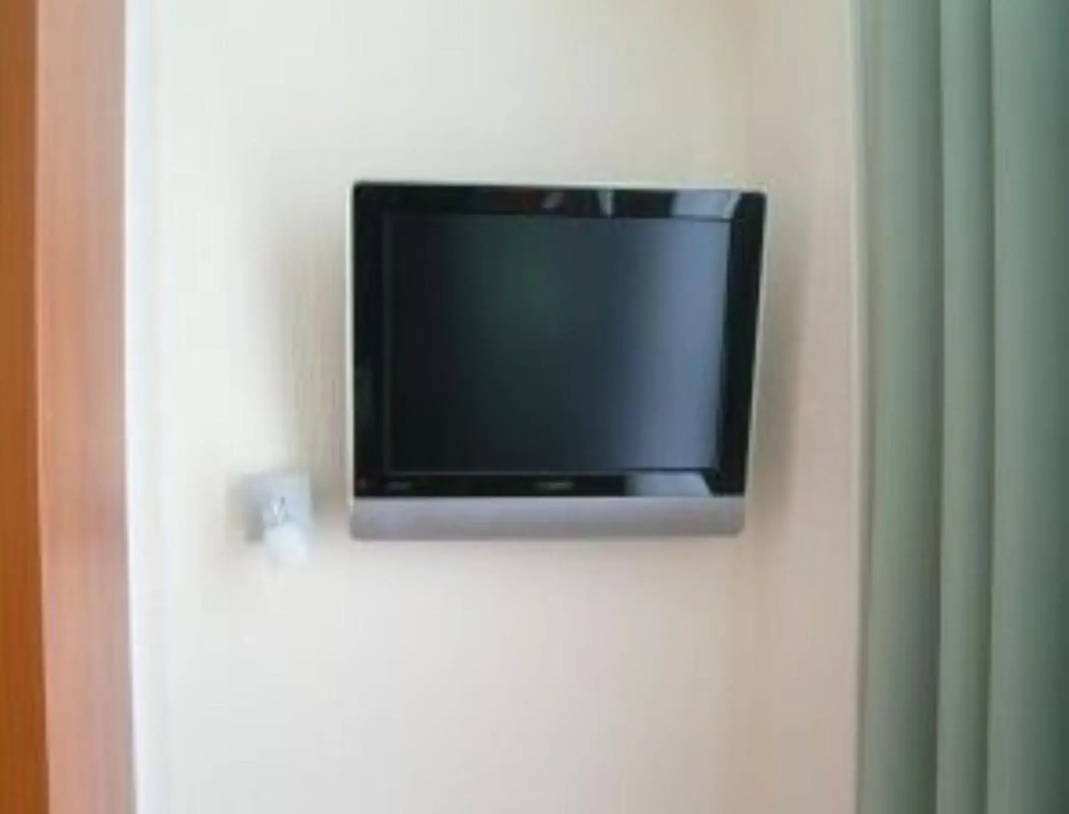 TV and multimedia, TV/Entertainment Center in Hotel Daval