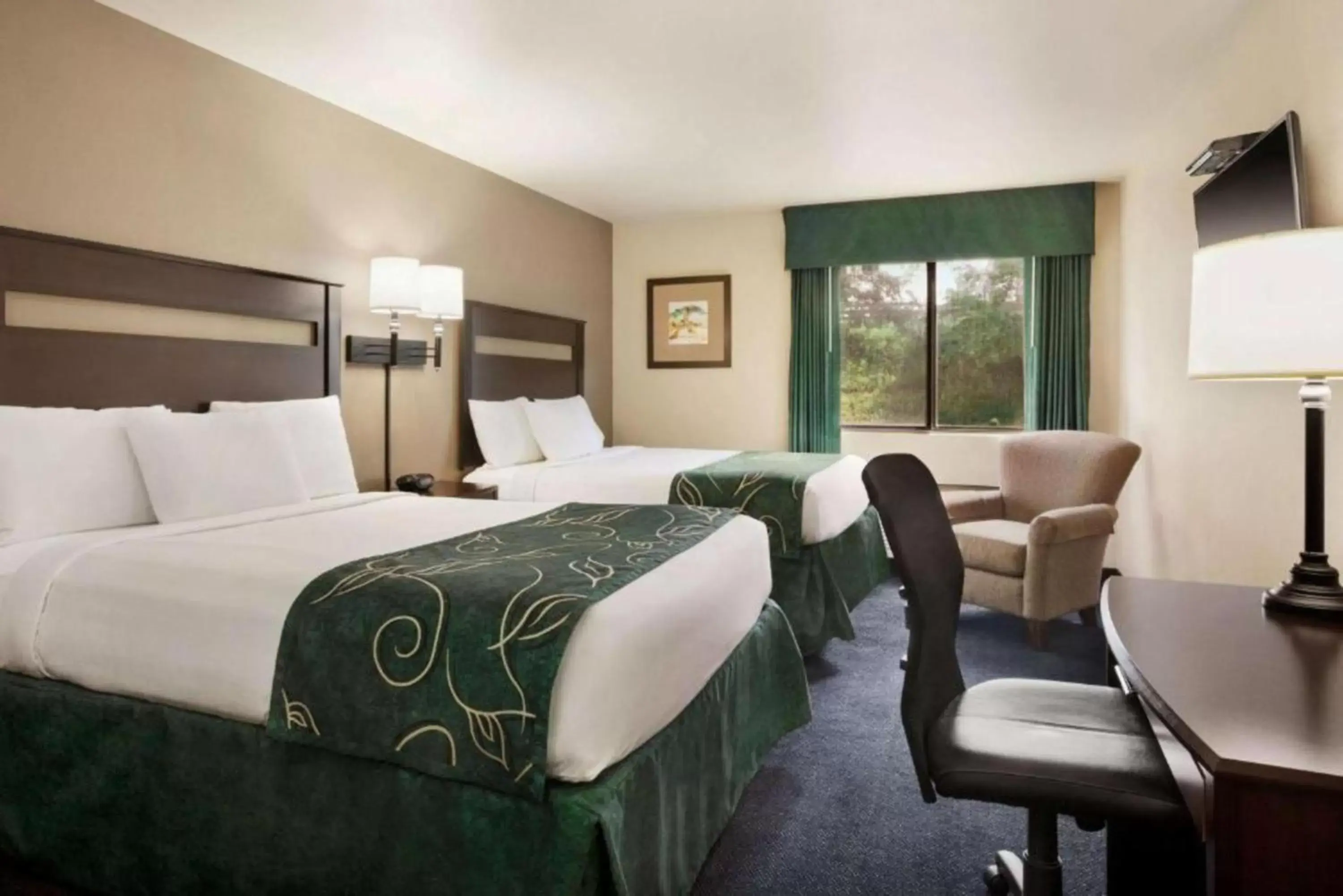 Bed in Travelodge by Wyndham Brunswick near Fredrick Bed in Travelodge by Wyndham Brunswick near Fredrick