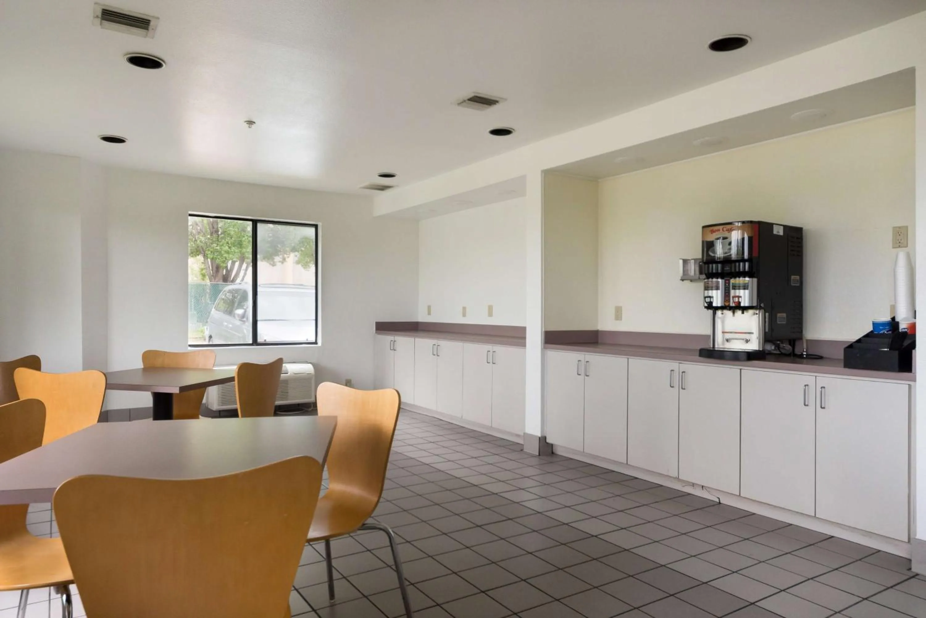 Restaurant/places to eat in Motel 6-Dallas, TX - Northeast