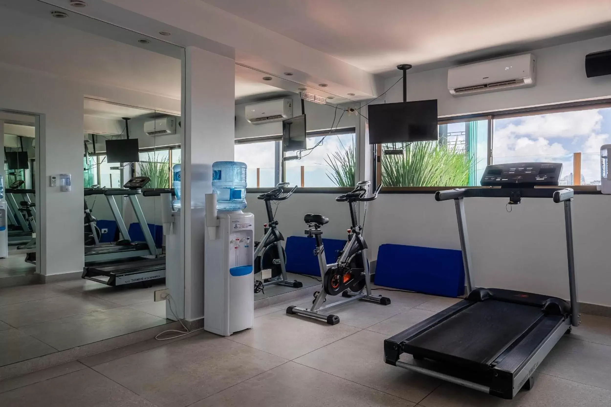 Fitness centre/facilities, Fitness Center/Facilities in Urban Suites Recoleta Boutique Hotel