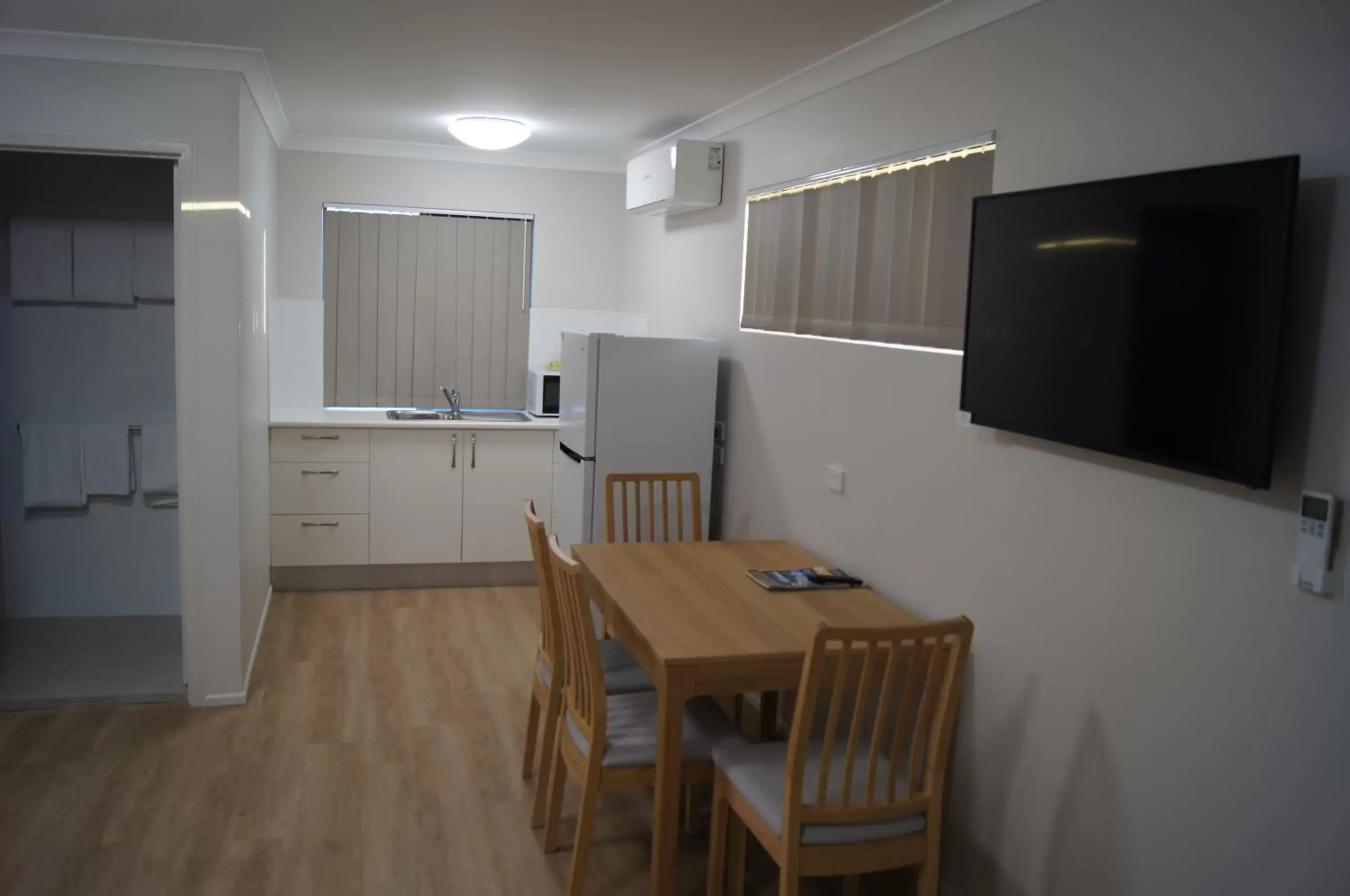 TV and multimedia, Dining Area in Beachside Motor Inn